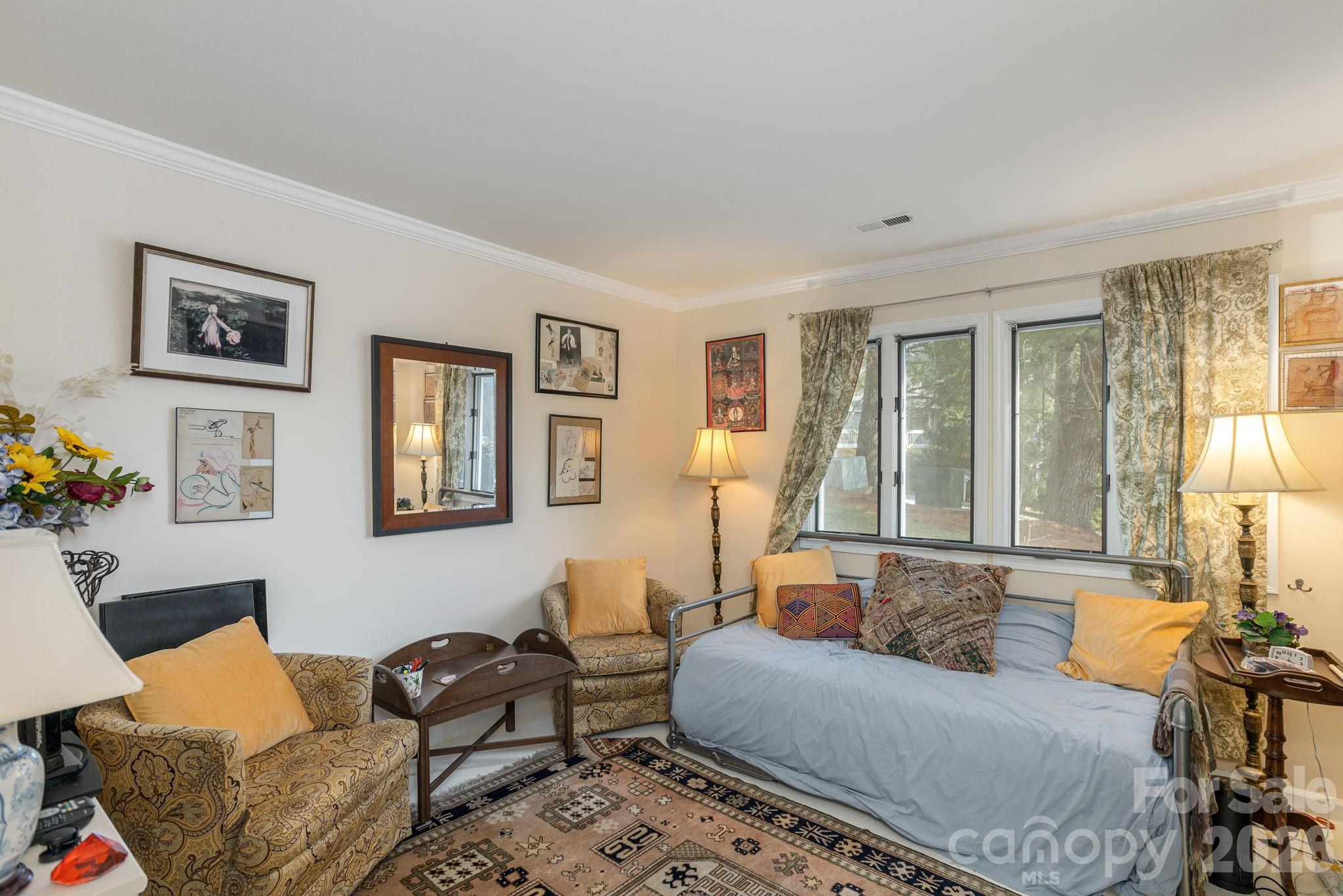 111 BLUFFVIEW Lane — Flat Rock