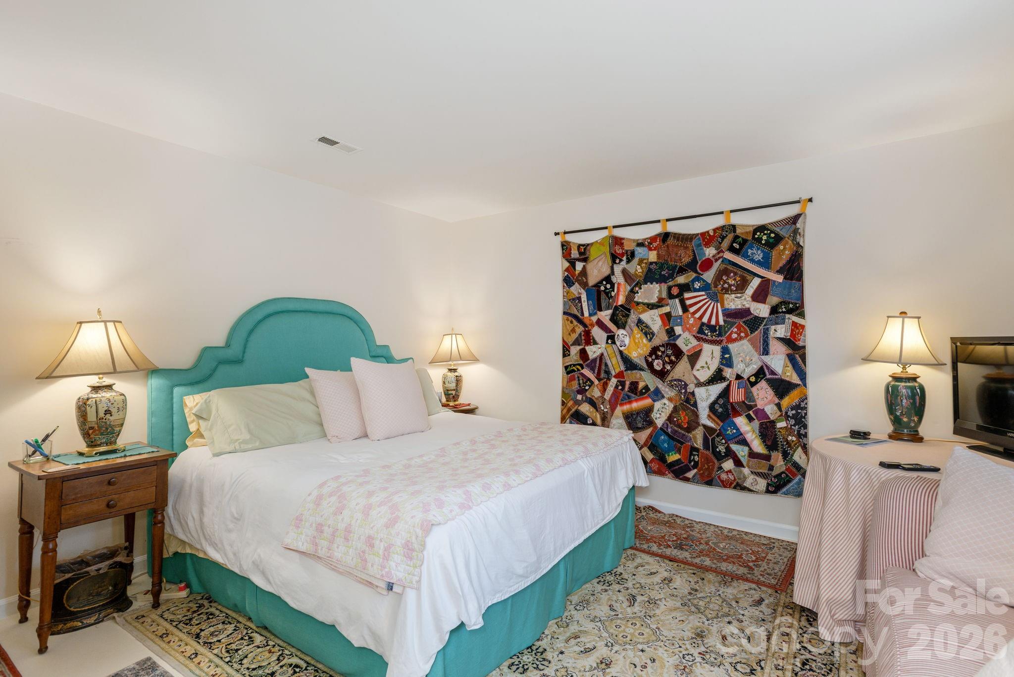 111 BLUFFVIEW Lane — Flat Rock