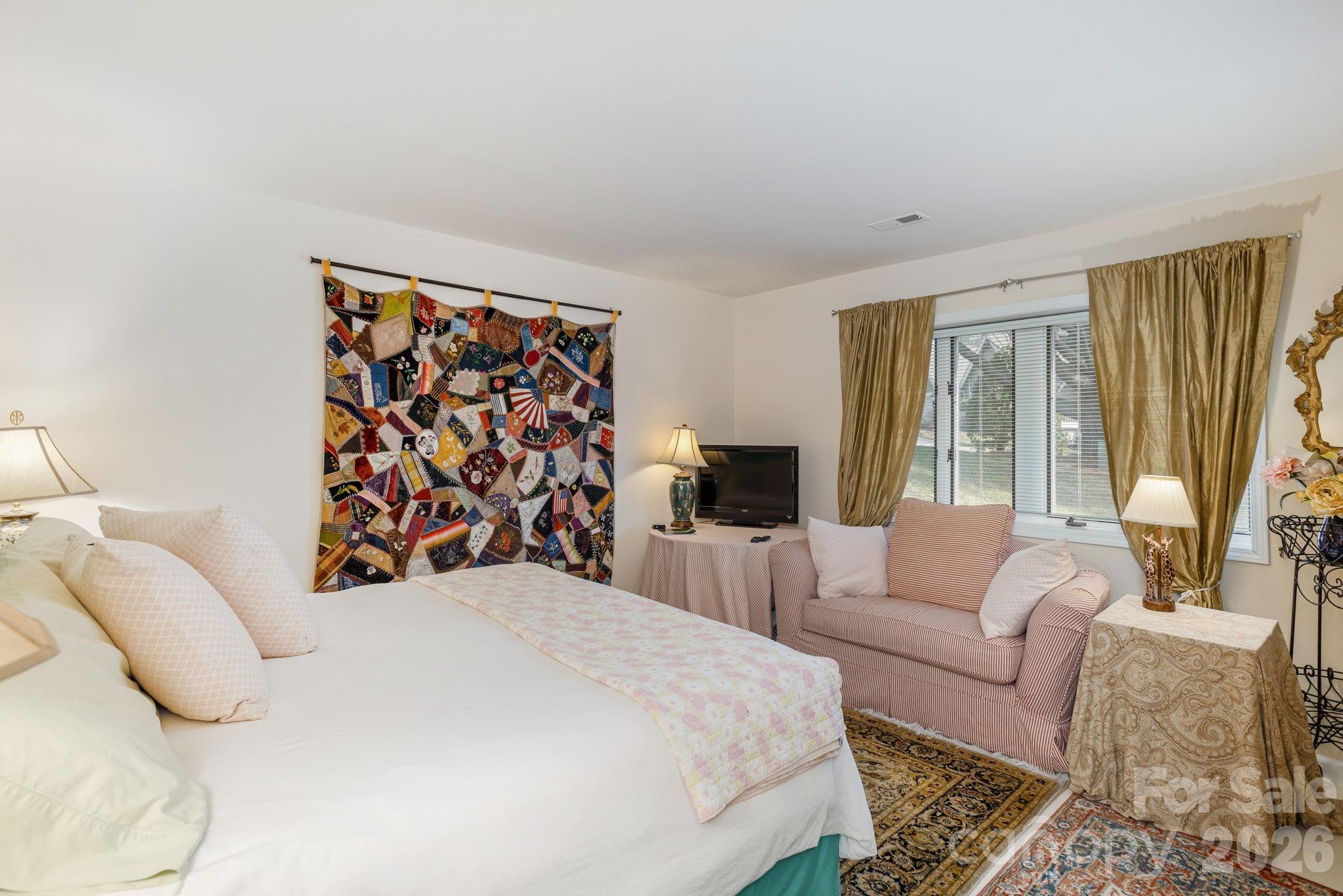 111 BLUFFVIEW Lane — Flat Rock