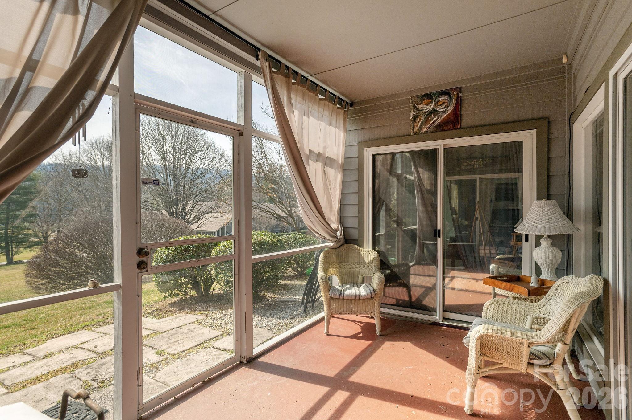 111 BLUFFVIEW Lane — Flat Rock