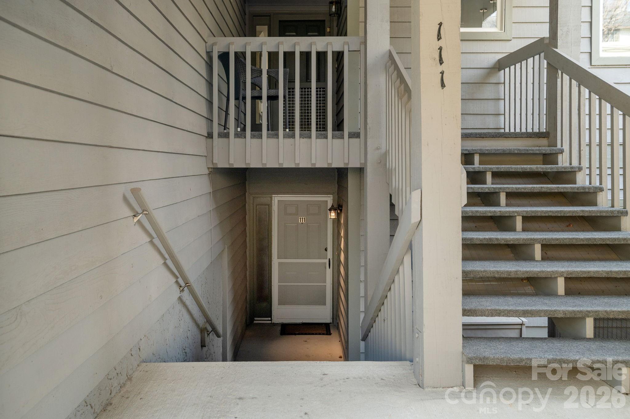 111 BLUFFVIEW Lane — Flat Rock