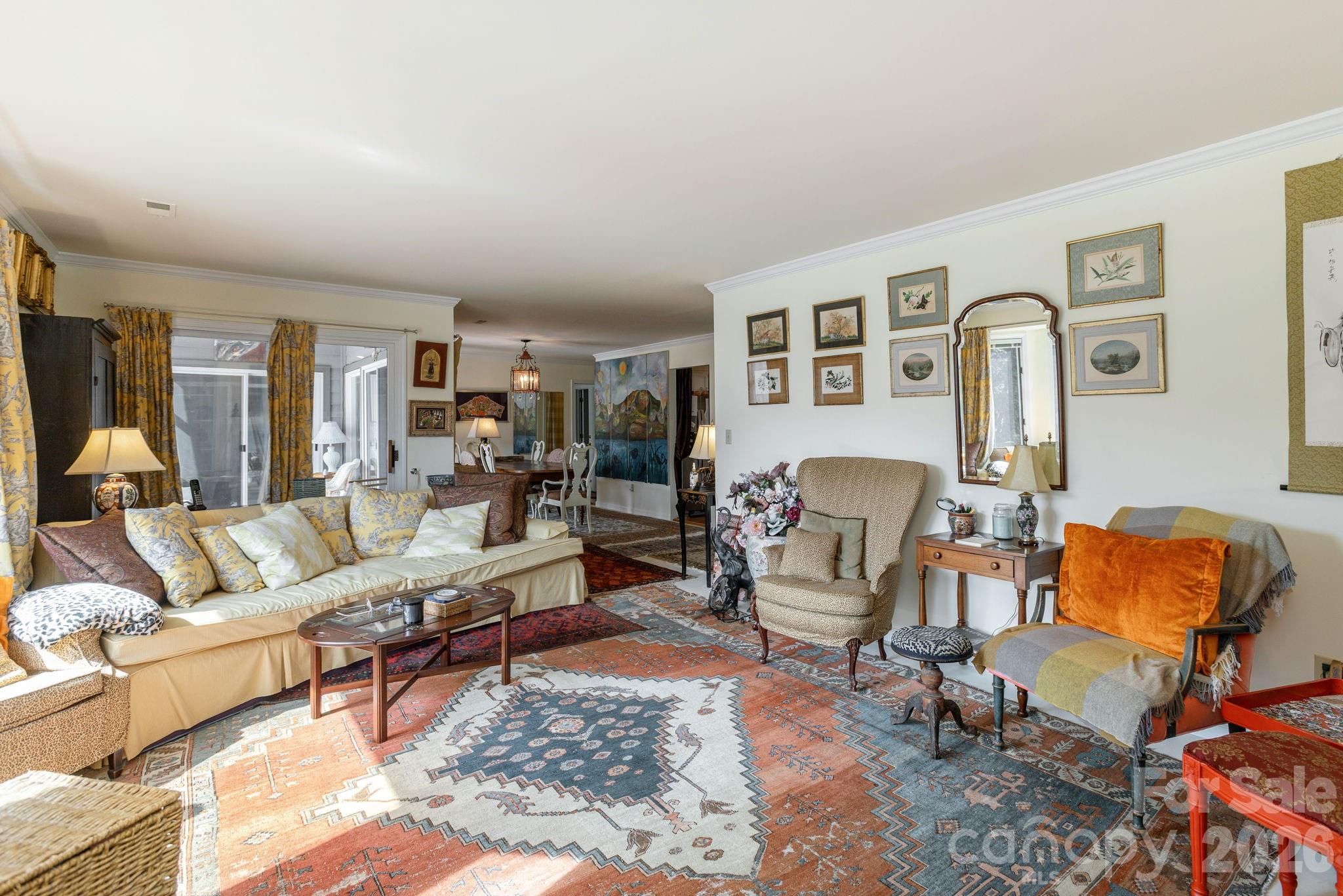 111 BLUFFVIEW Lane — Flat Rock