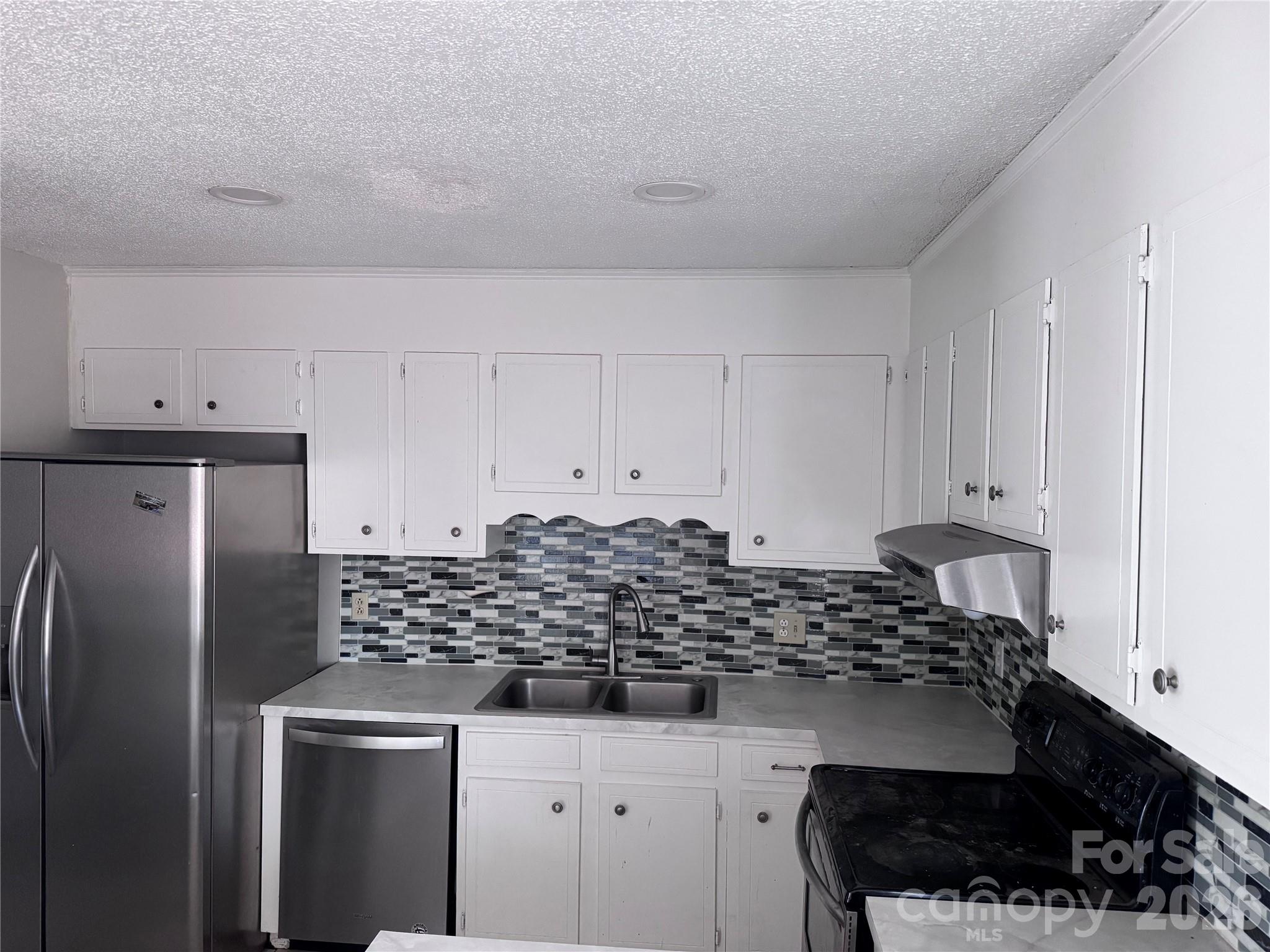 1511 Old Carriage Drive — Newton