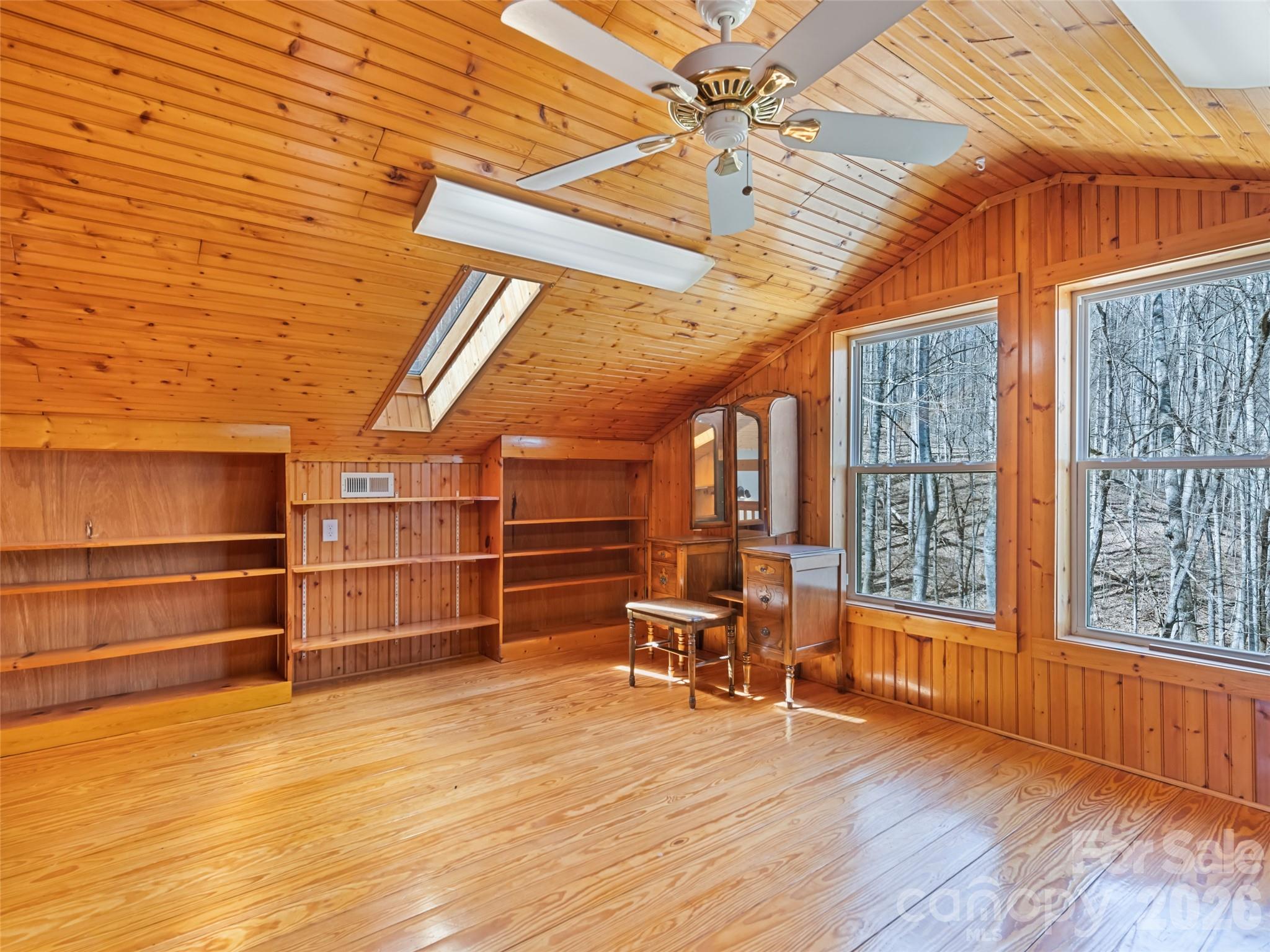 401 Tipstill Cove — Waynesville