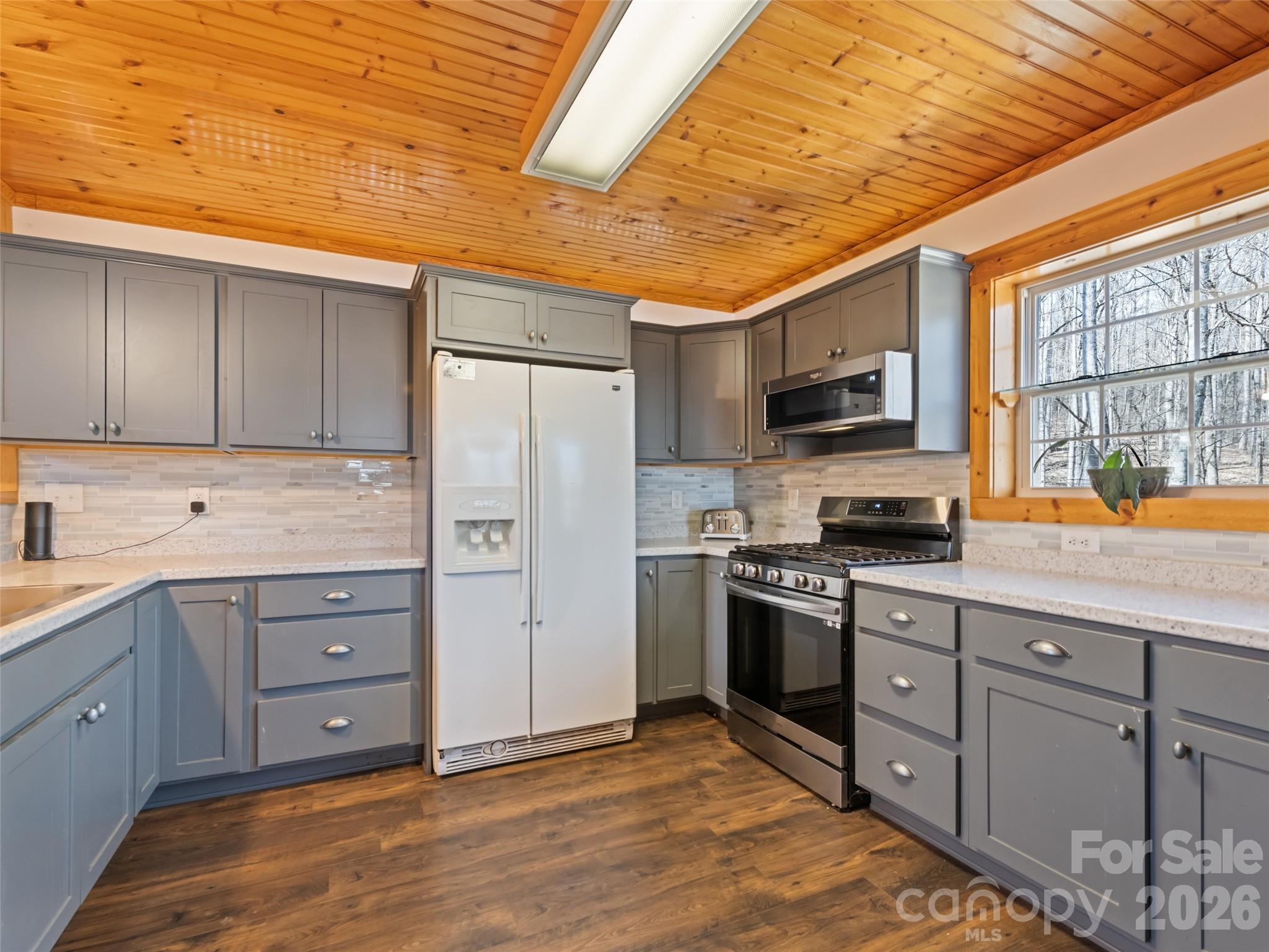 401 Tipstill Cove — Waynesville