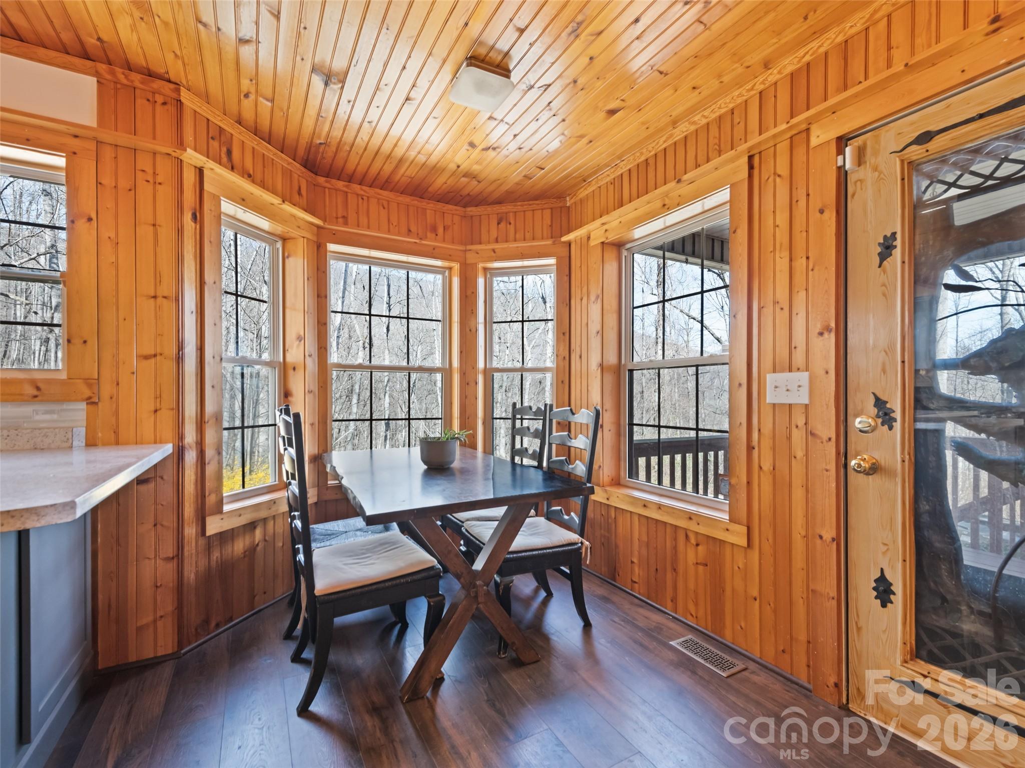 401 Tipstill Cove — Waynesville