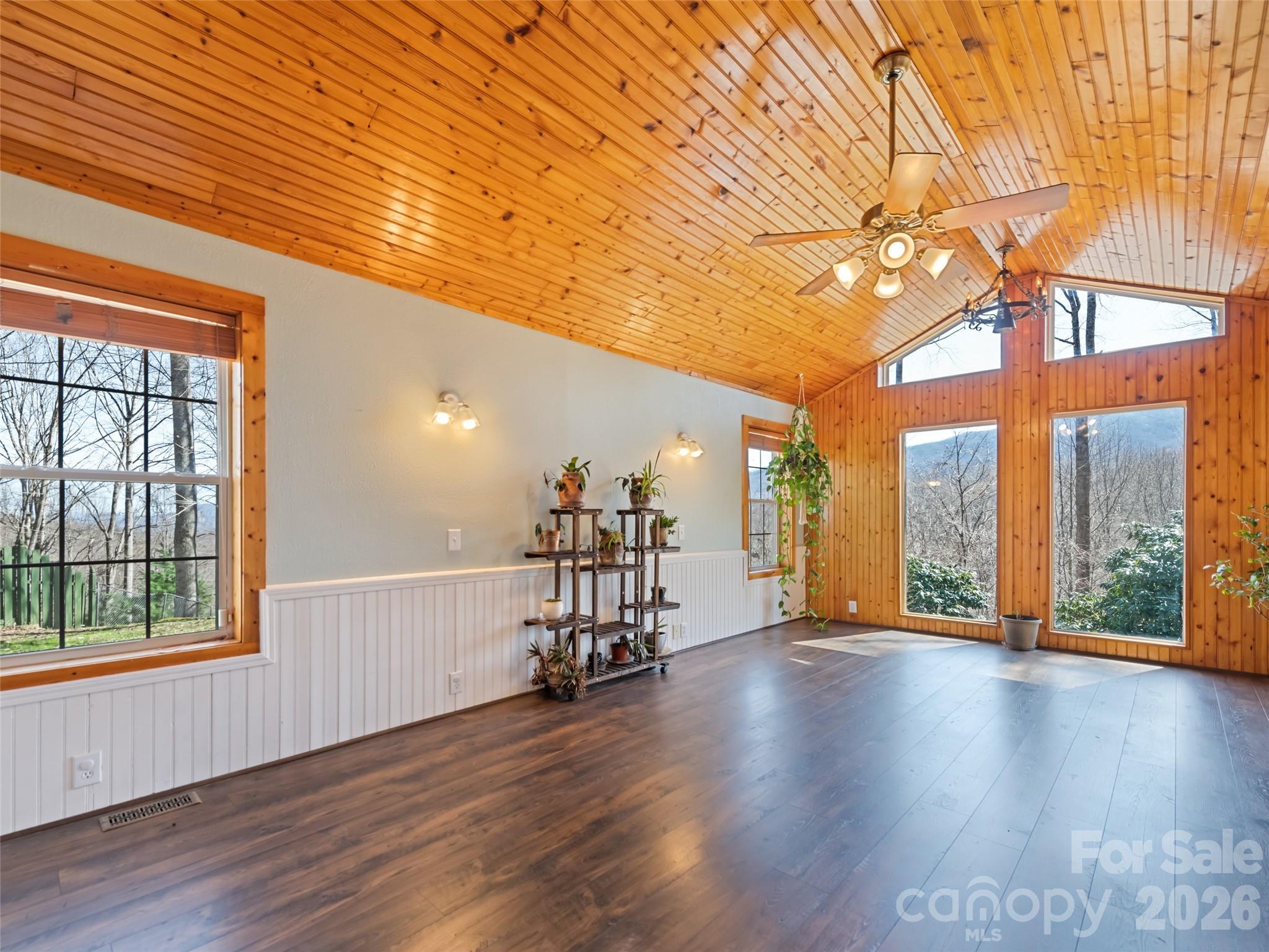 401 Tipstill Cove — Waynesville