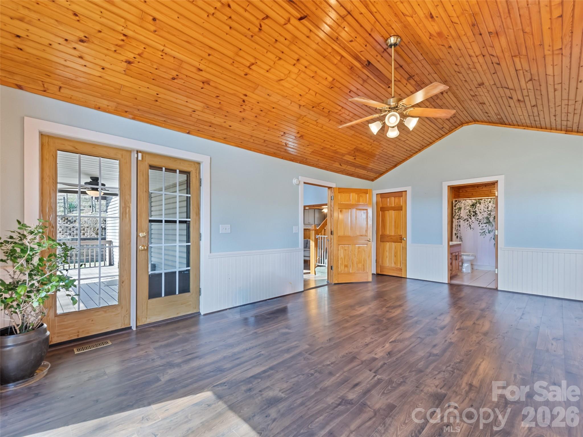 401 Tipstill Cove — Waynesville
