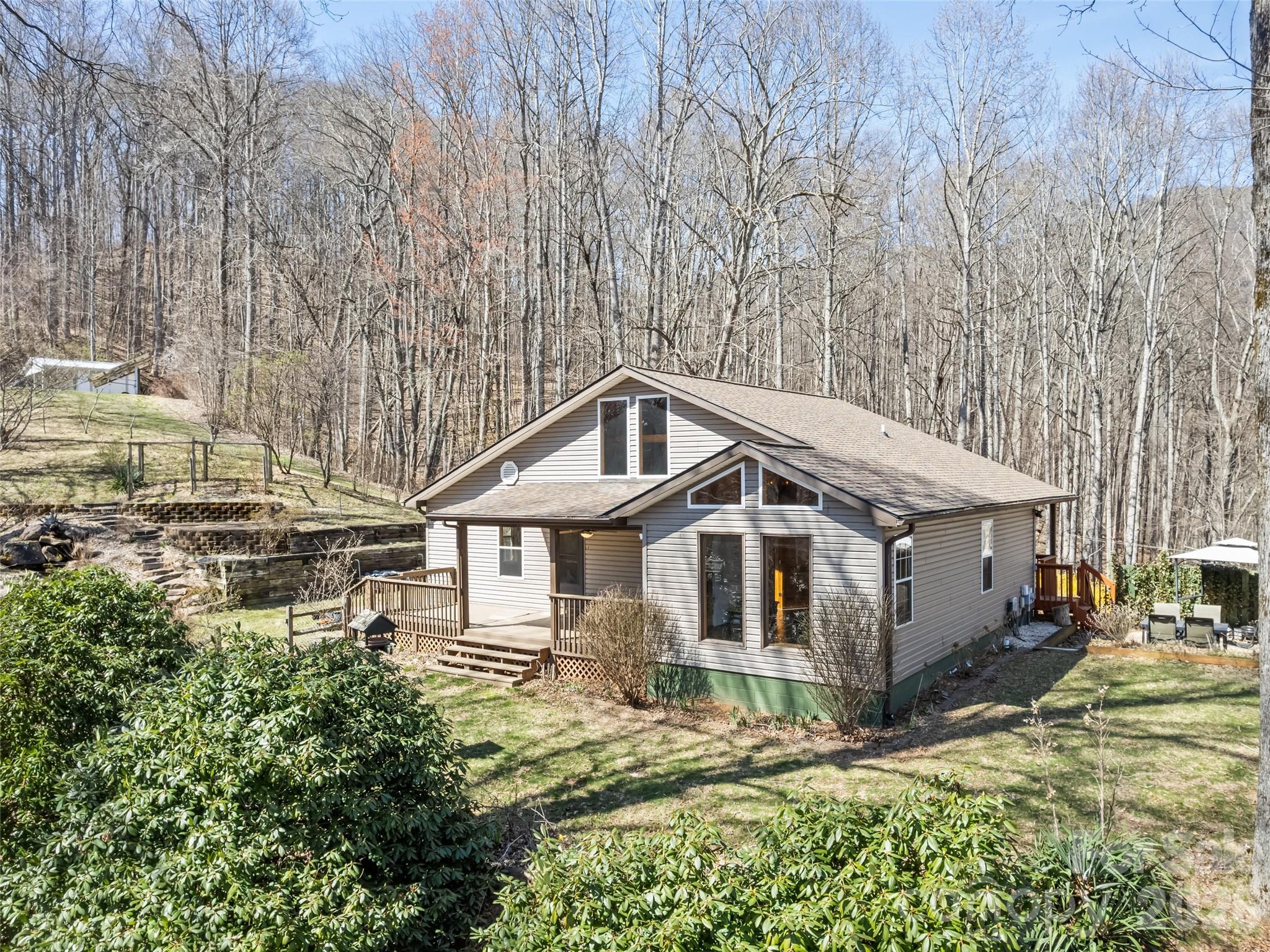 401 Tipstill Cove — Waynesville