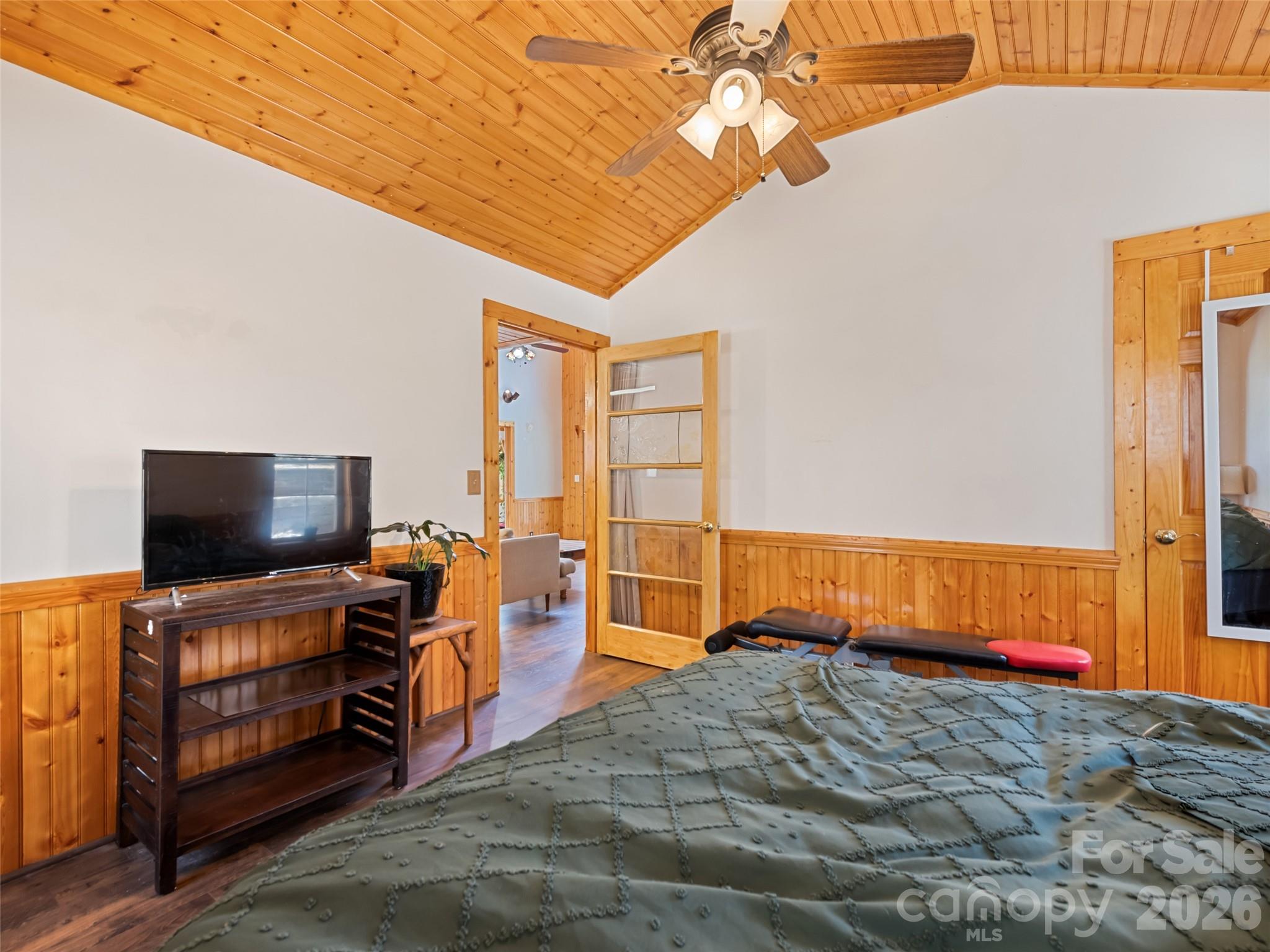 401 Tipstill Cove — Waynesville