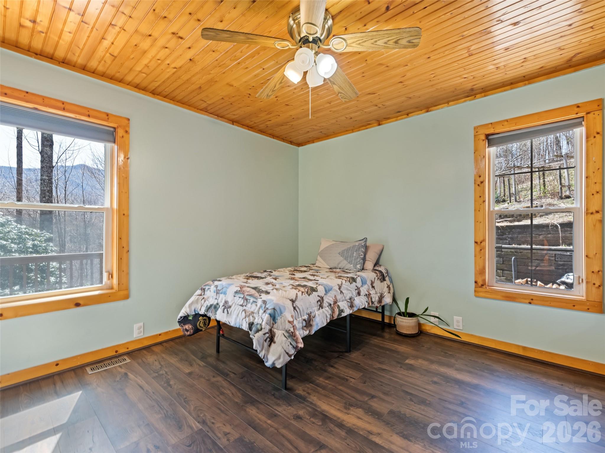 401 Tipstill Cove — Waynesville