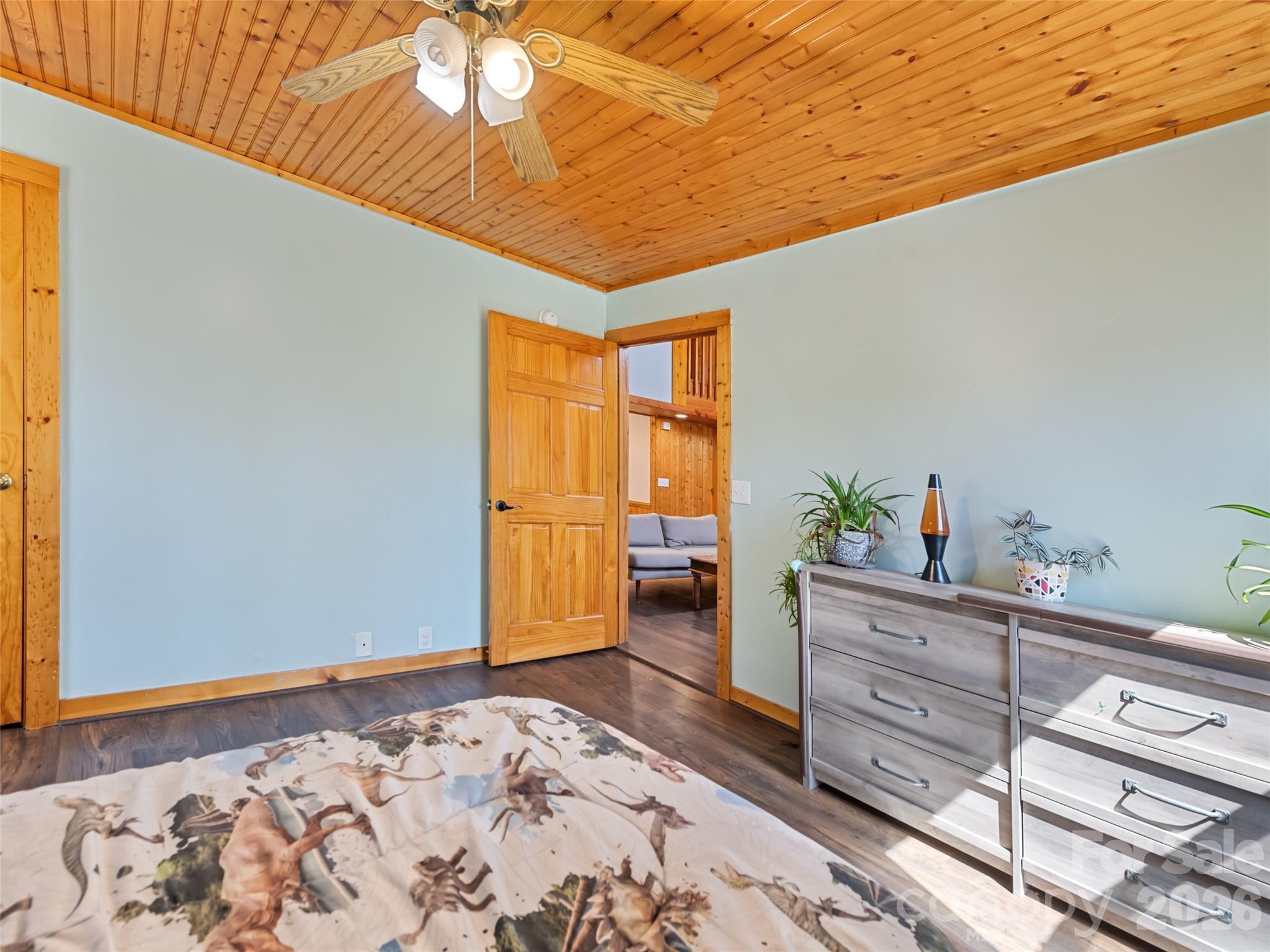 401 Tipstill Cove — Waynesville