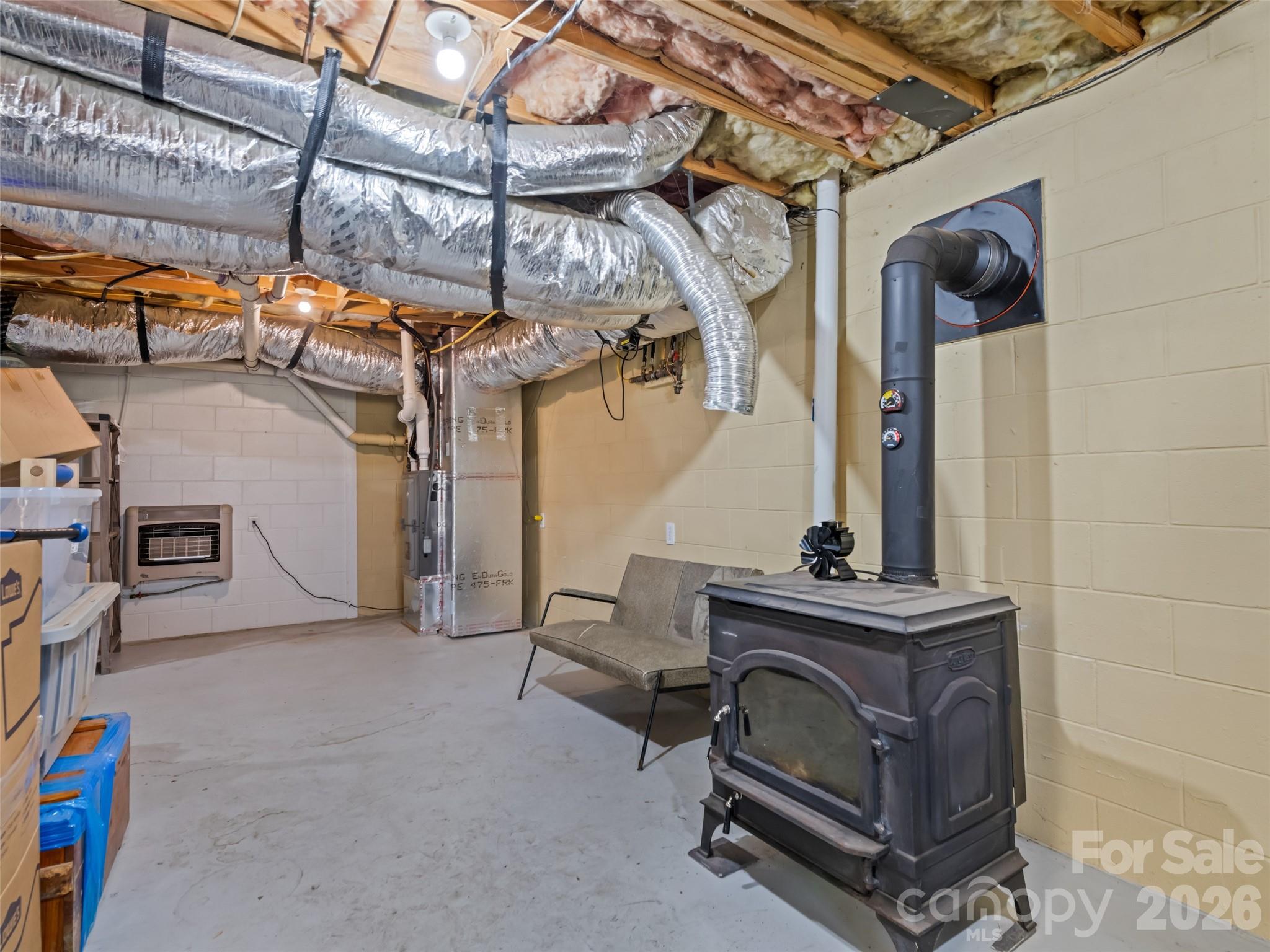 401 Tipstill Cove — Waynesville