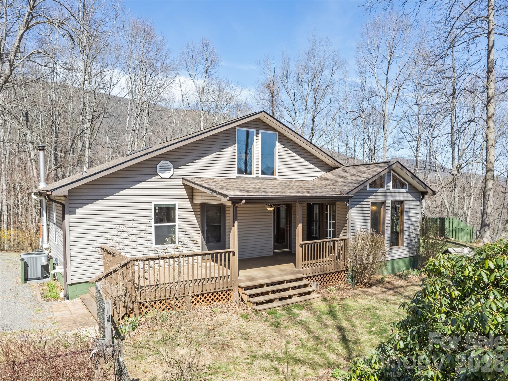 401 Tipstill Cove — Waynesville
