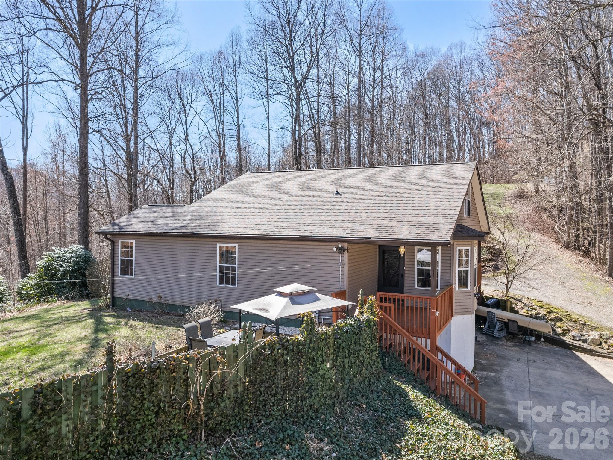 401 Tipstill Cove — Waynesville
