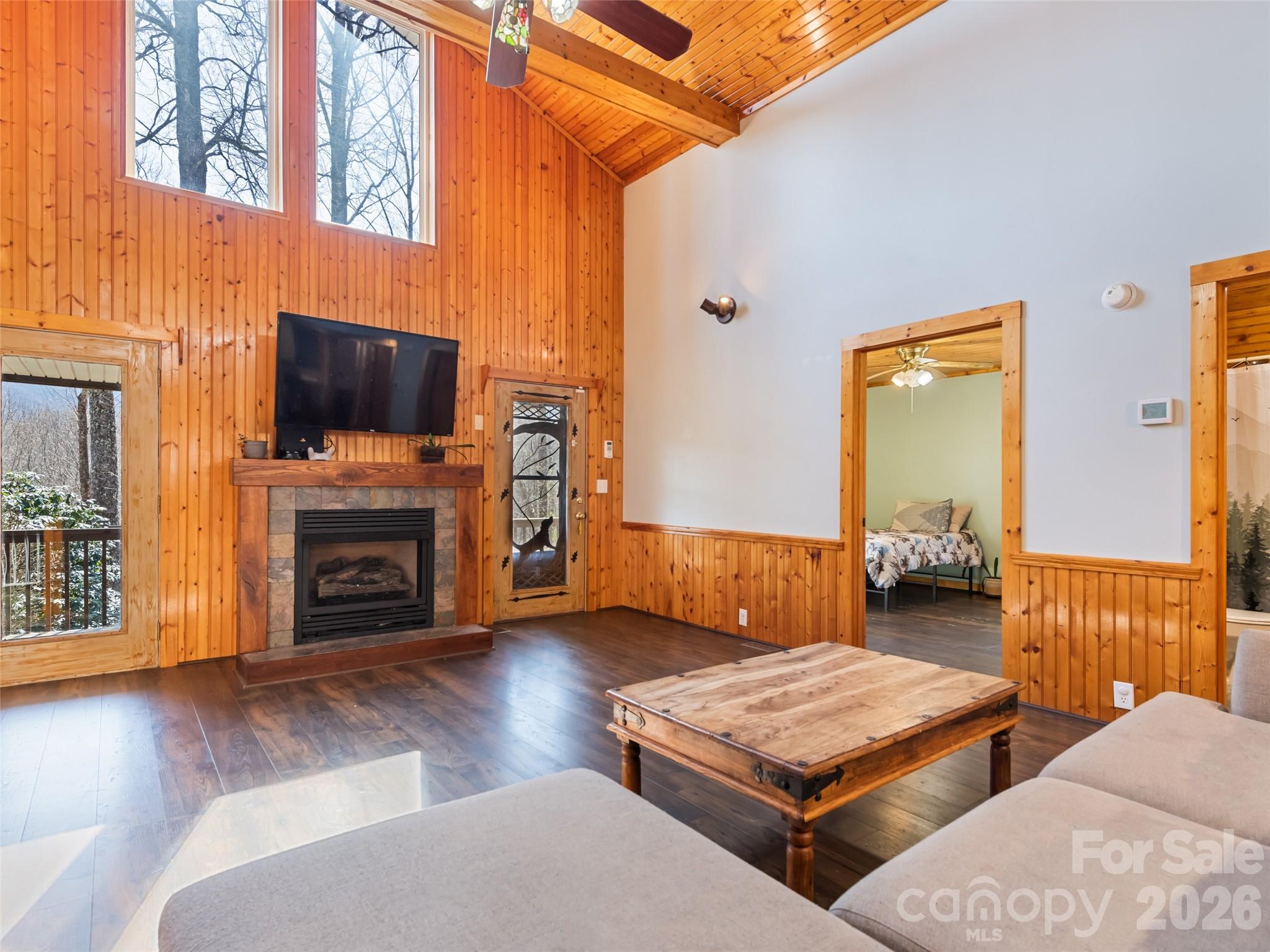 401 Tipstill Cove — Waynesville
