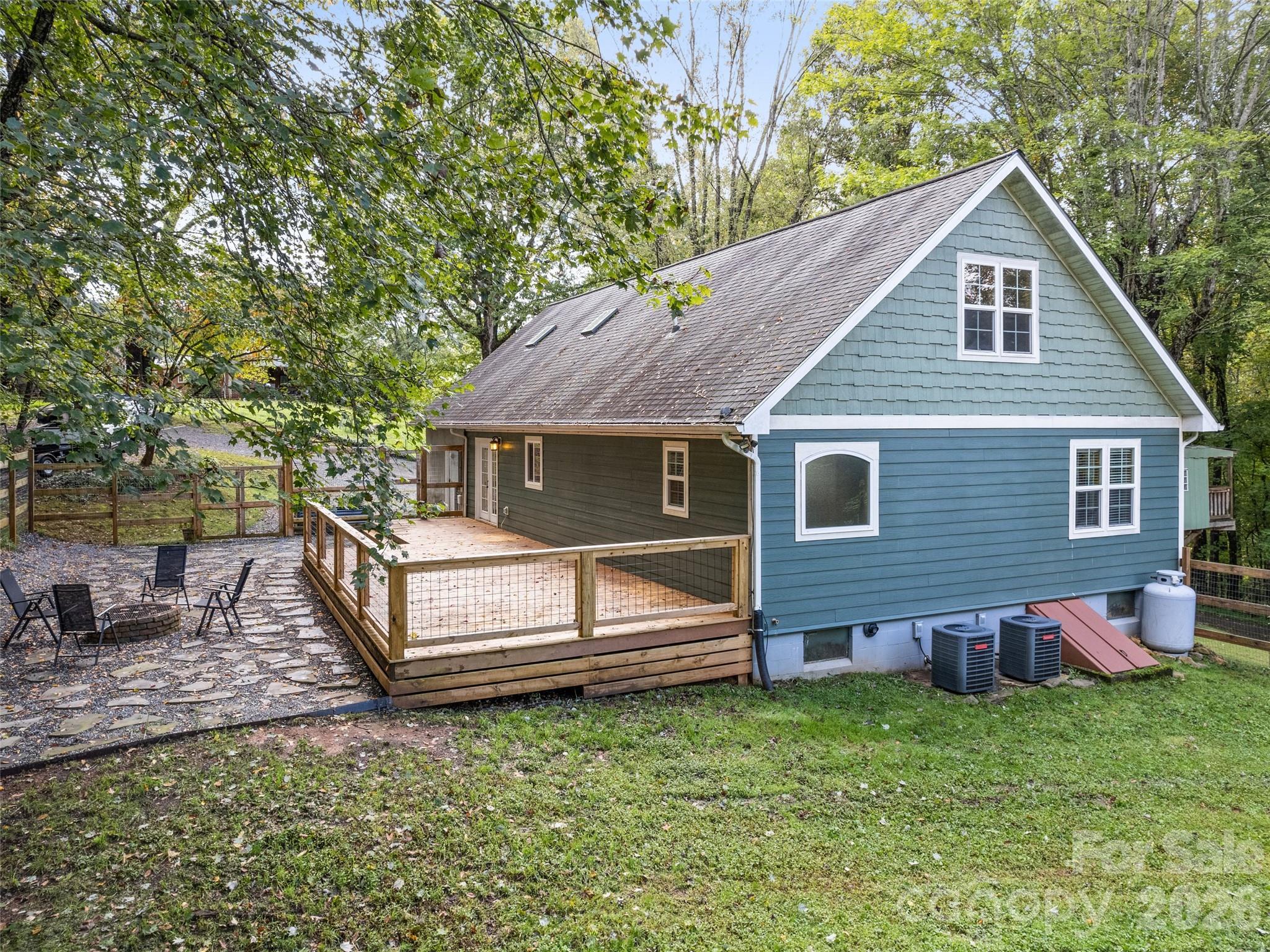 364 Lee Street — Sylva