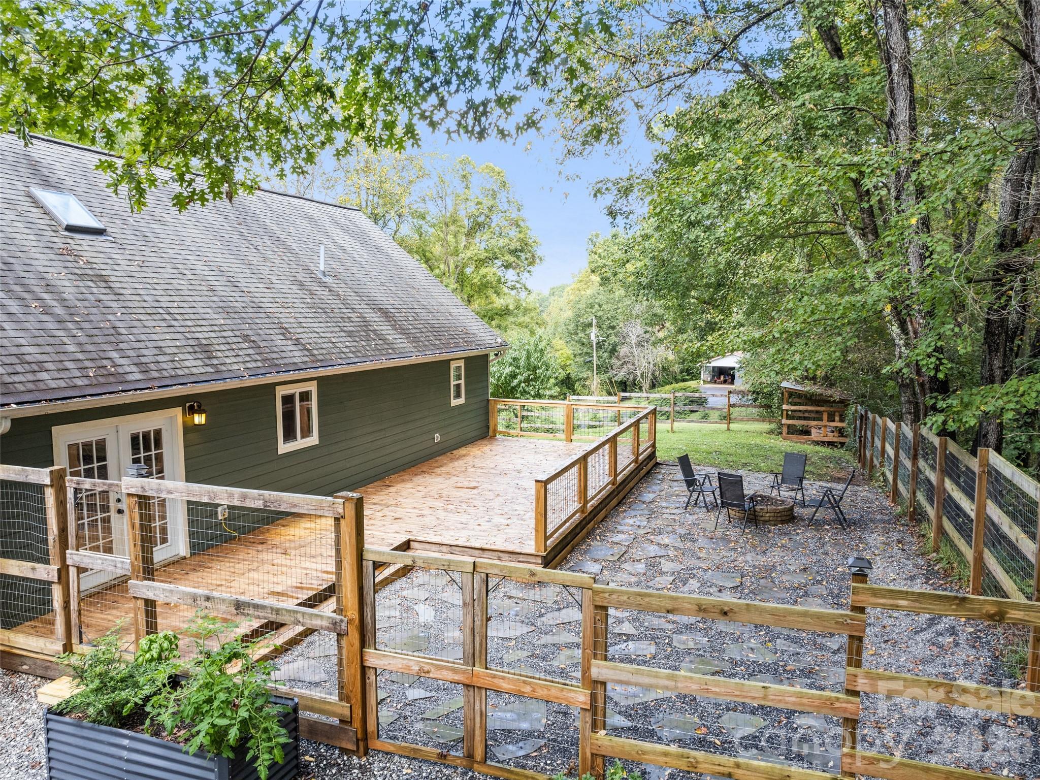 364 Lee Street — Sylva