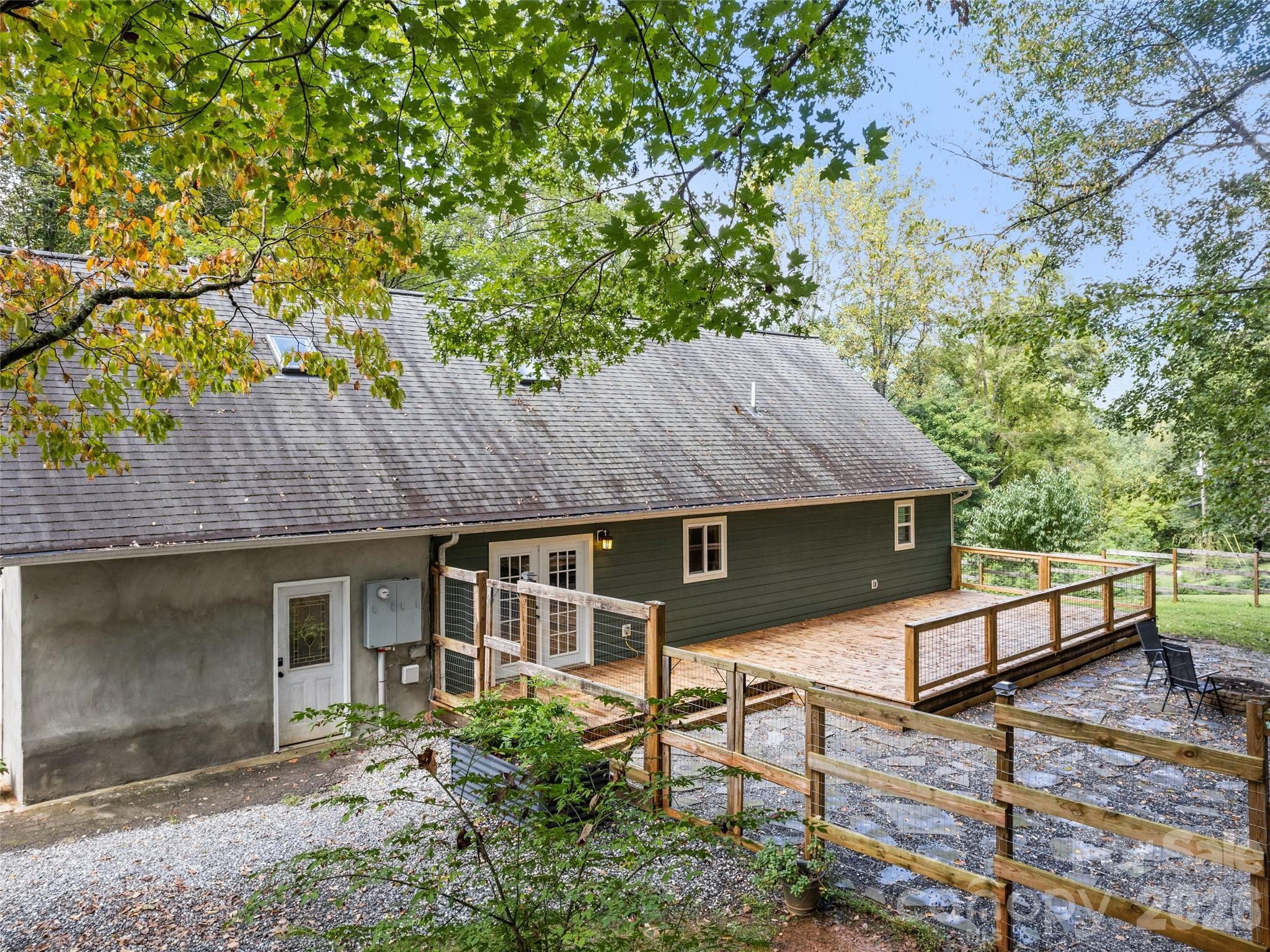 364 Lee Street — Sylva