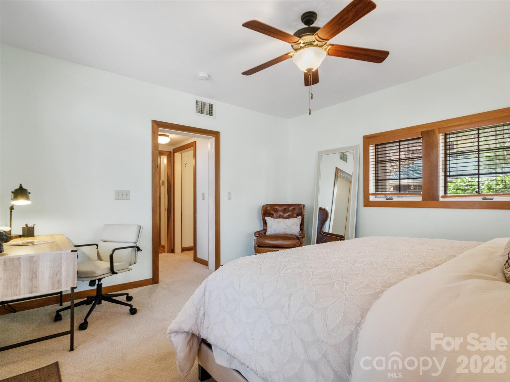 222 Creekside Way #D201 — Burnsville