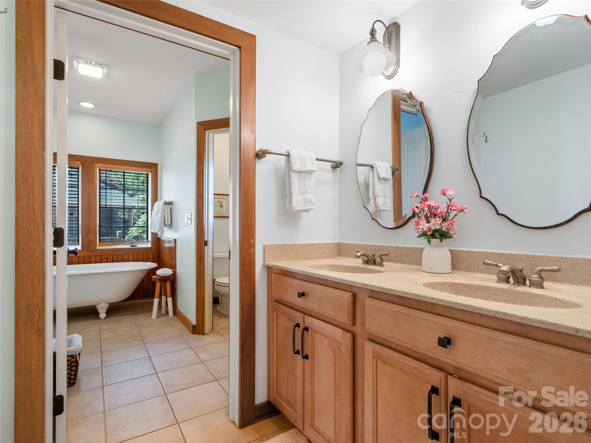 222 Creekside Way #D201 — Burnsville
