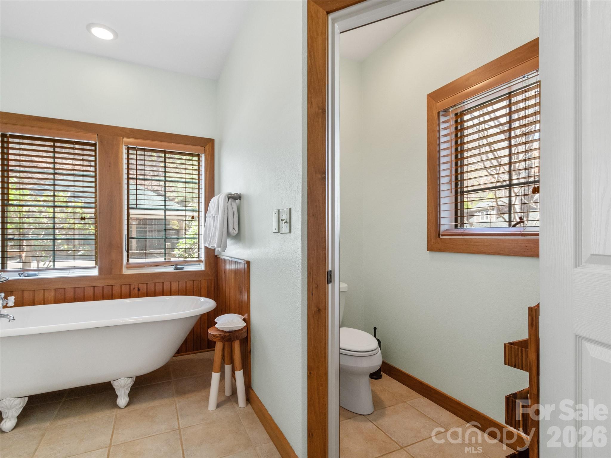 222 Creekside Way #D201 — Burnsville
