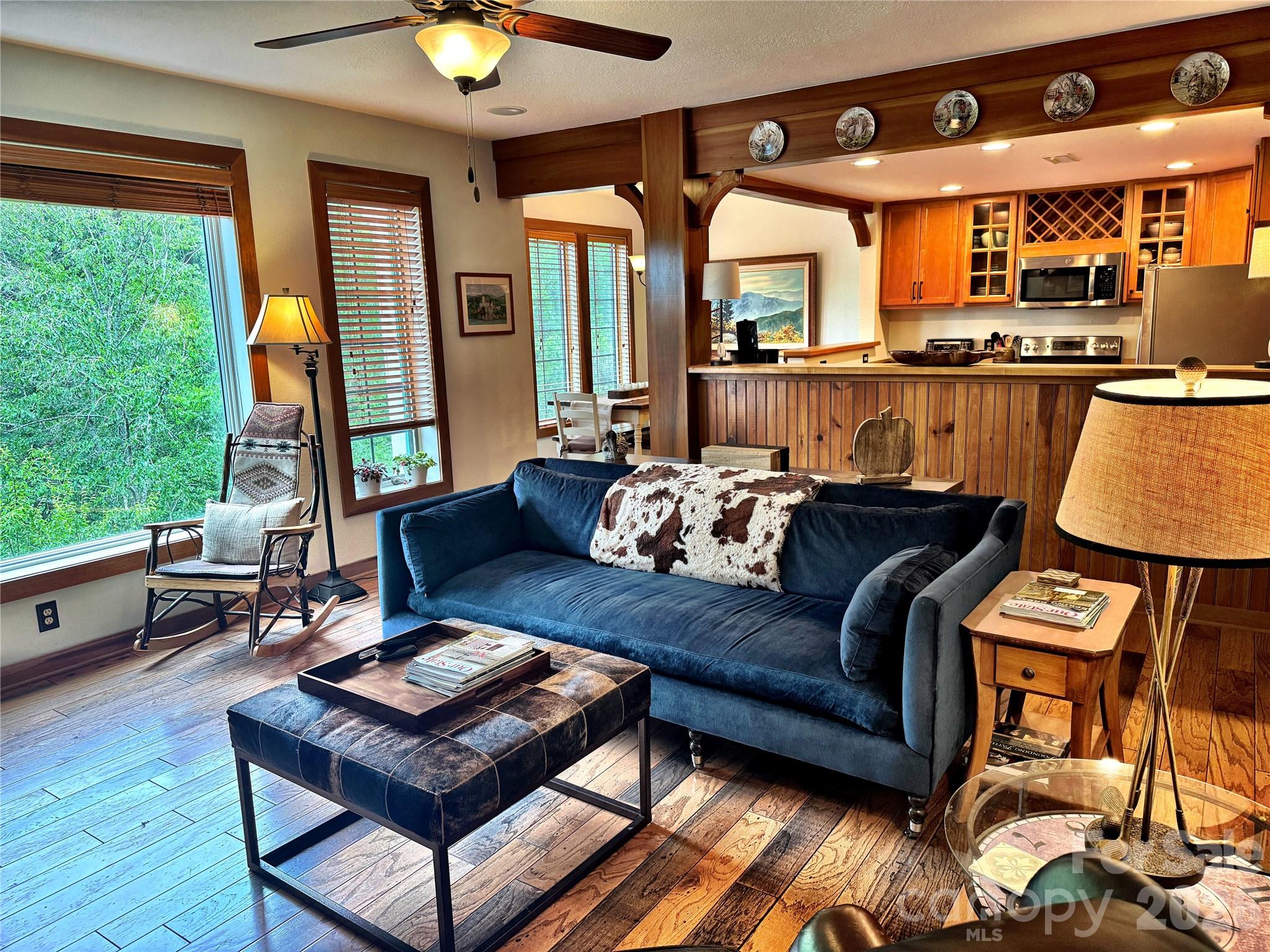 222 Creekside Way #D201 — Burnsville