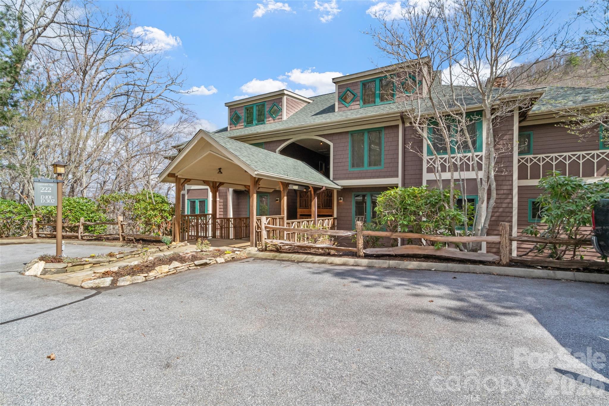 222 Creekside Way #D201 — Burnsville