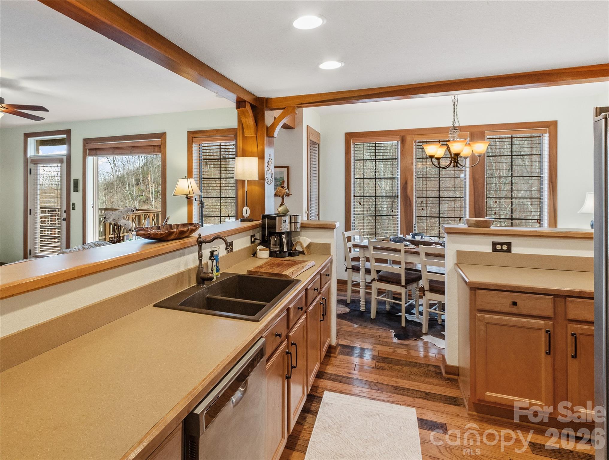 222 Creekside Way #D201 — Burnsville