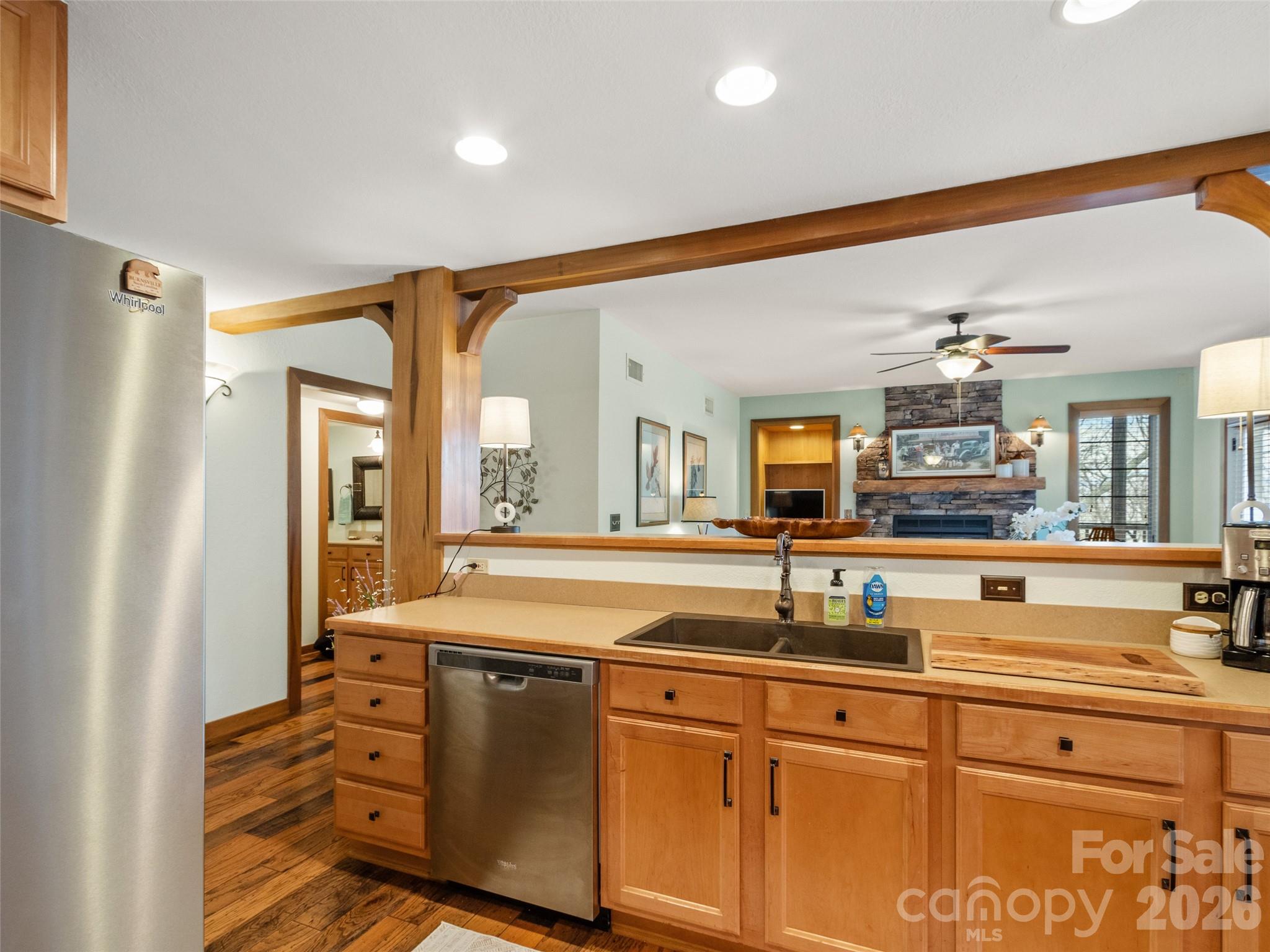 222 Creekside Way #D201 — Burnsville