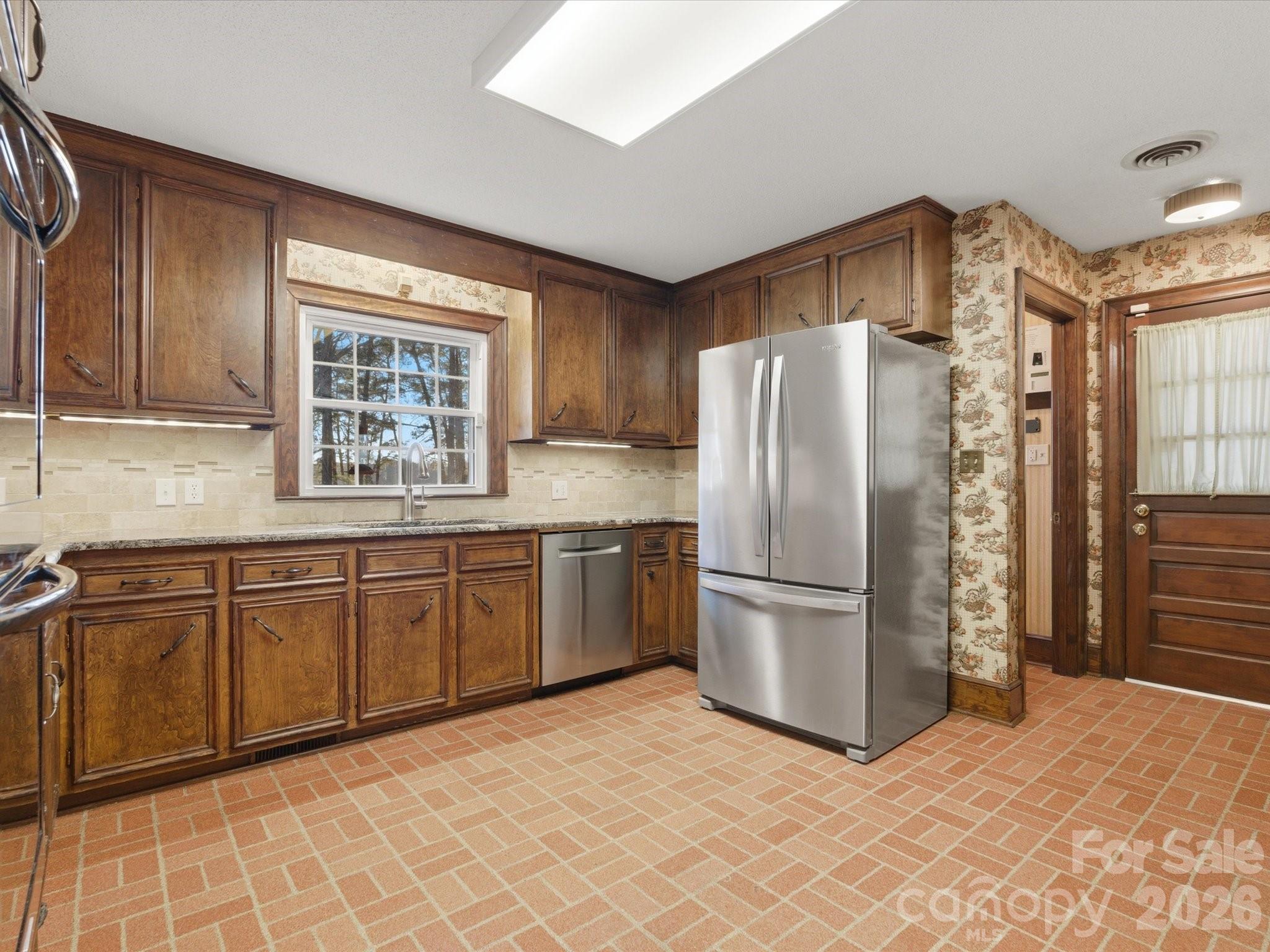 7591 Charlotte Highway — York