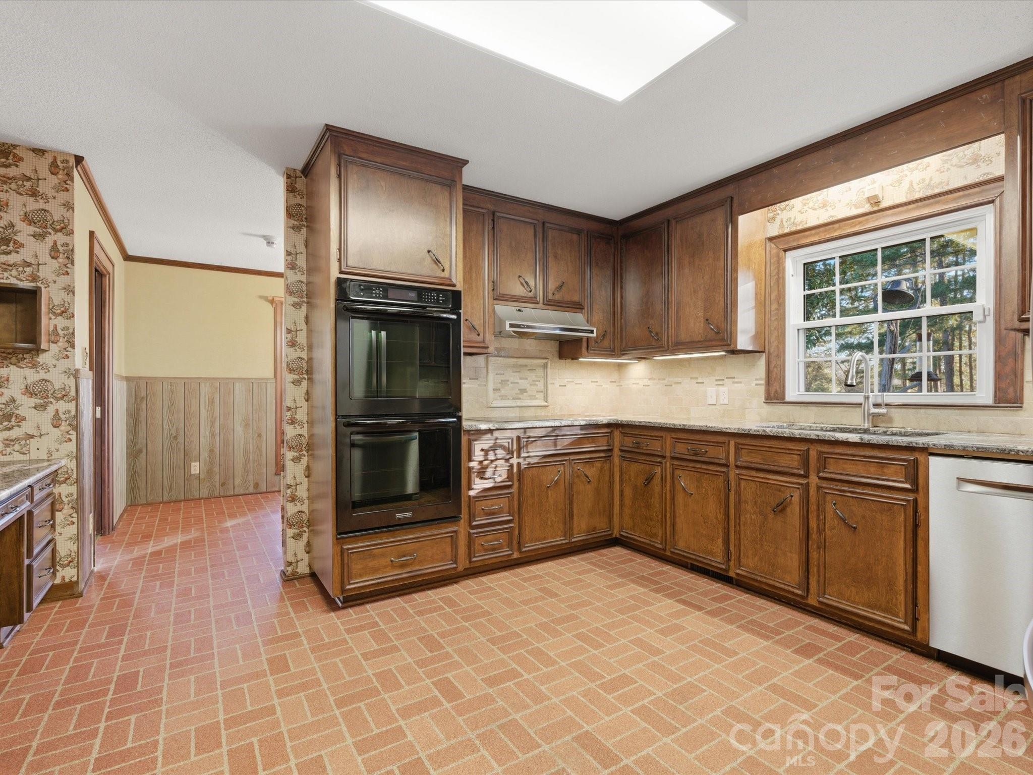 7591 Charlotte Highway — York