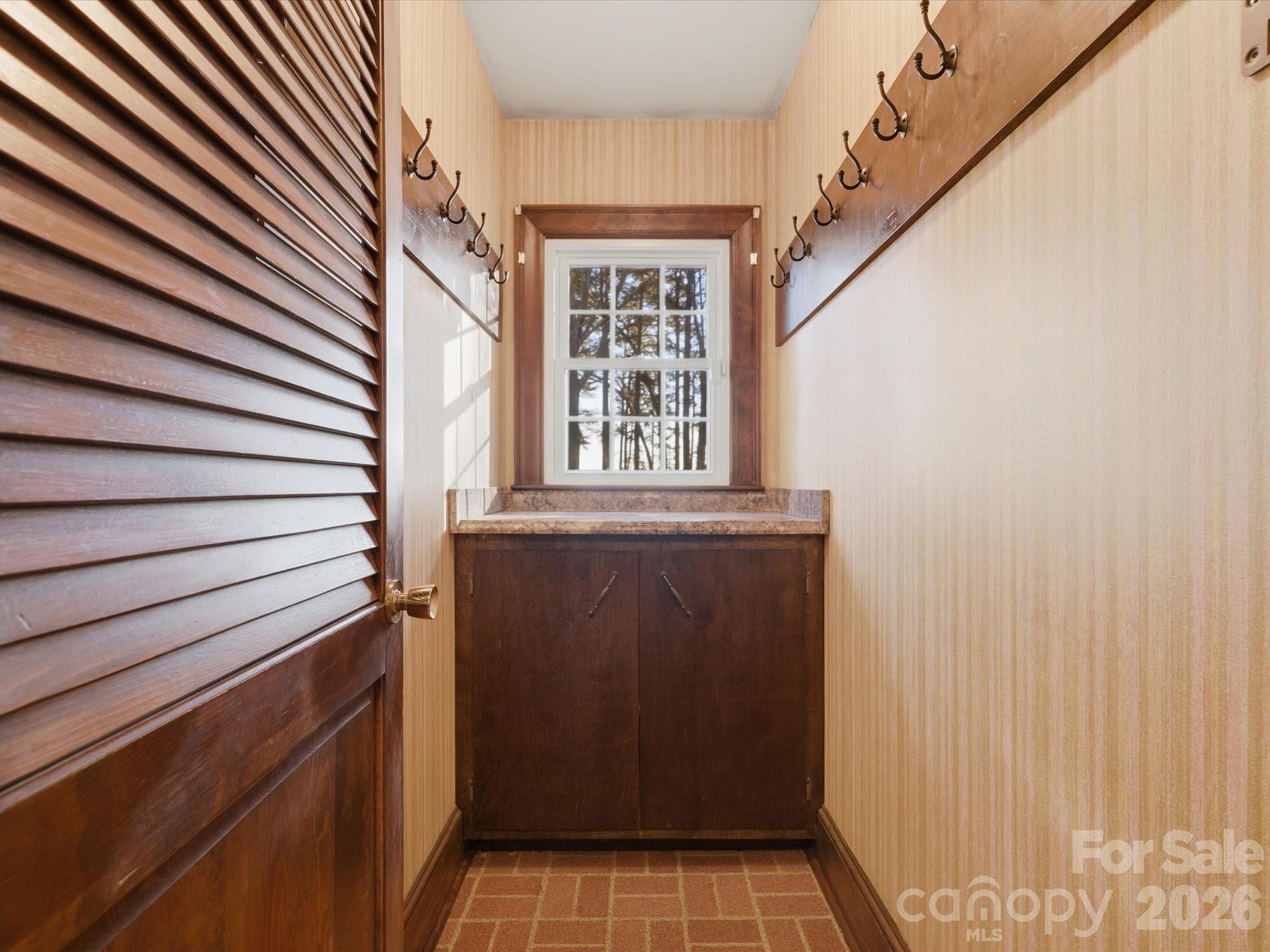 7591 Charlotte Highway — York