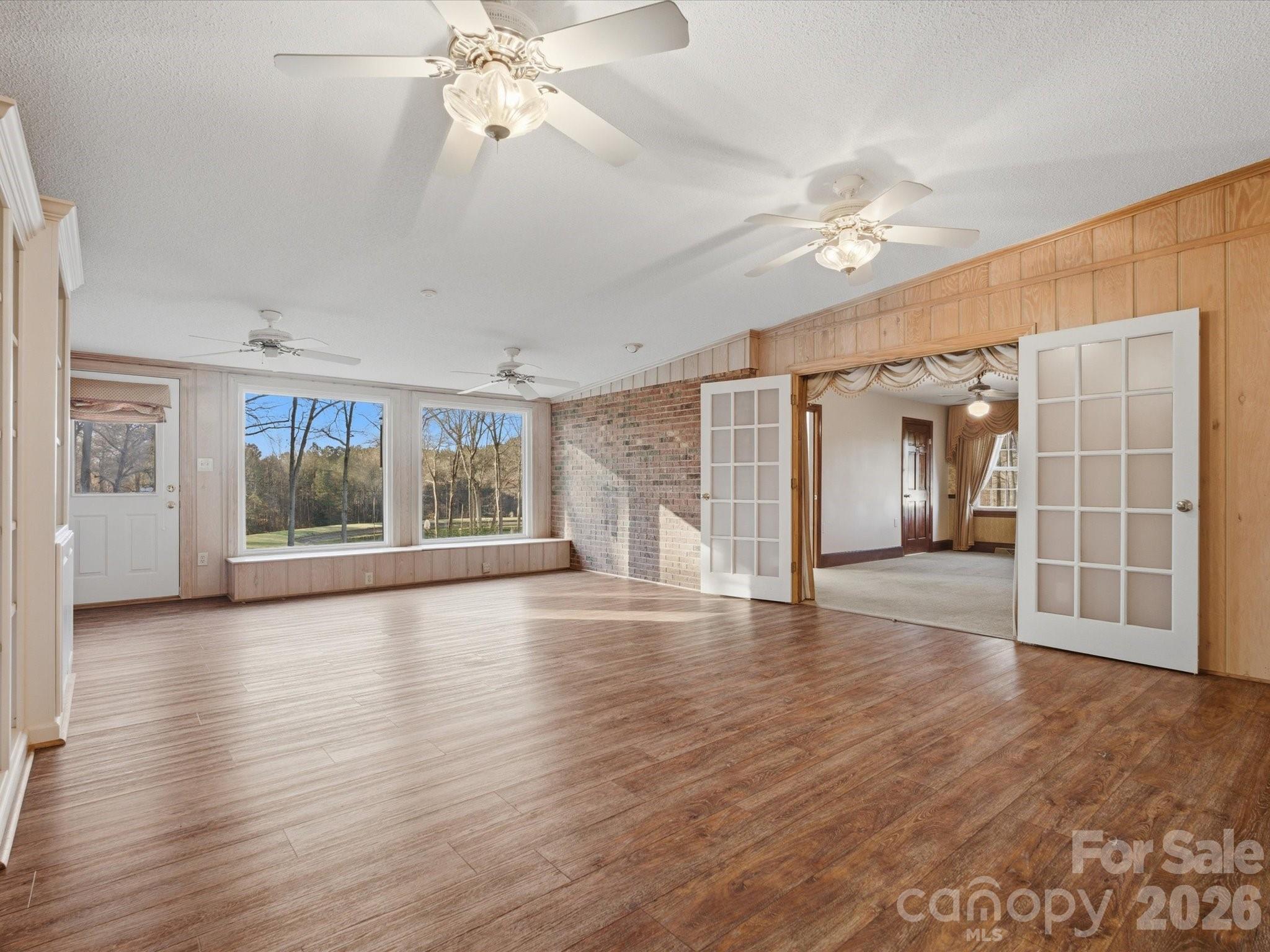 7591 Charlotte Highway — York