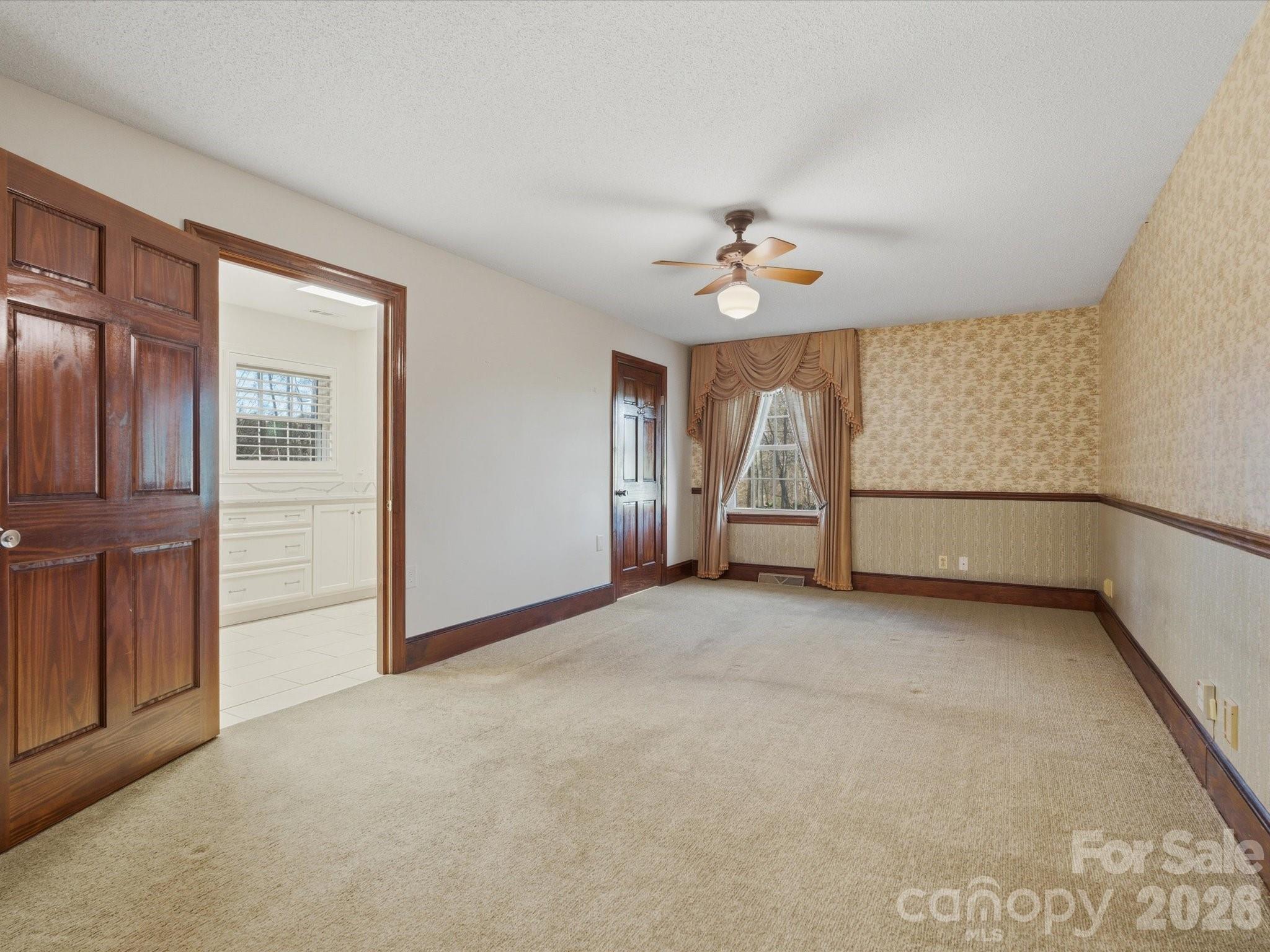 7591 Charlotte Highway — York