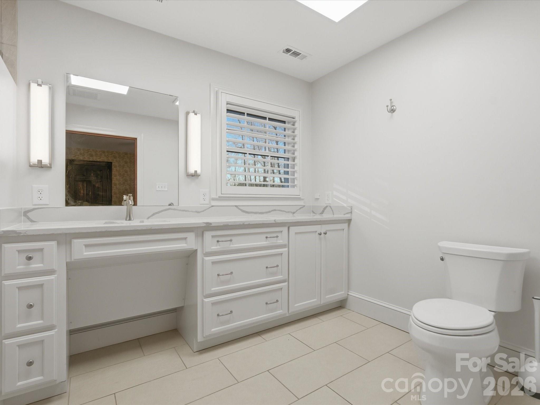 7591 Charlotte Highway — York