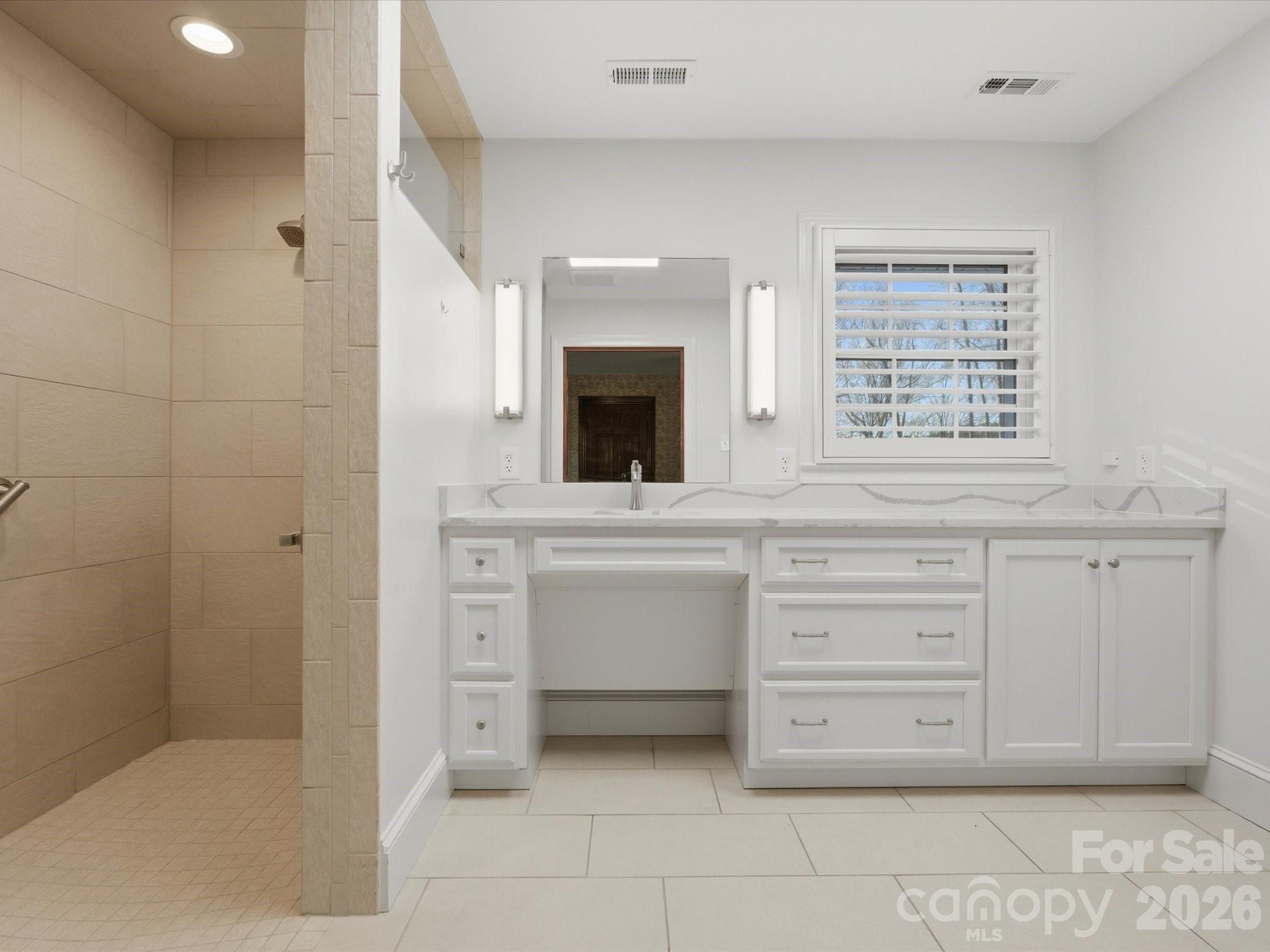 7591 Charlotte Highway — York