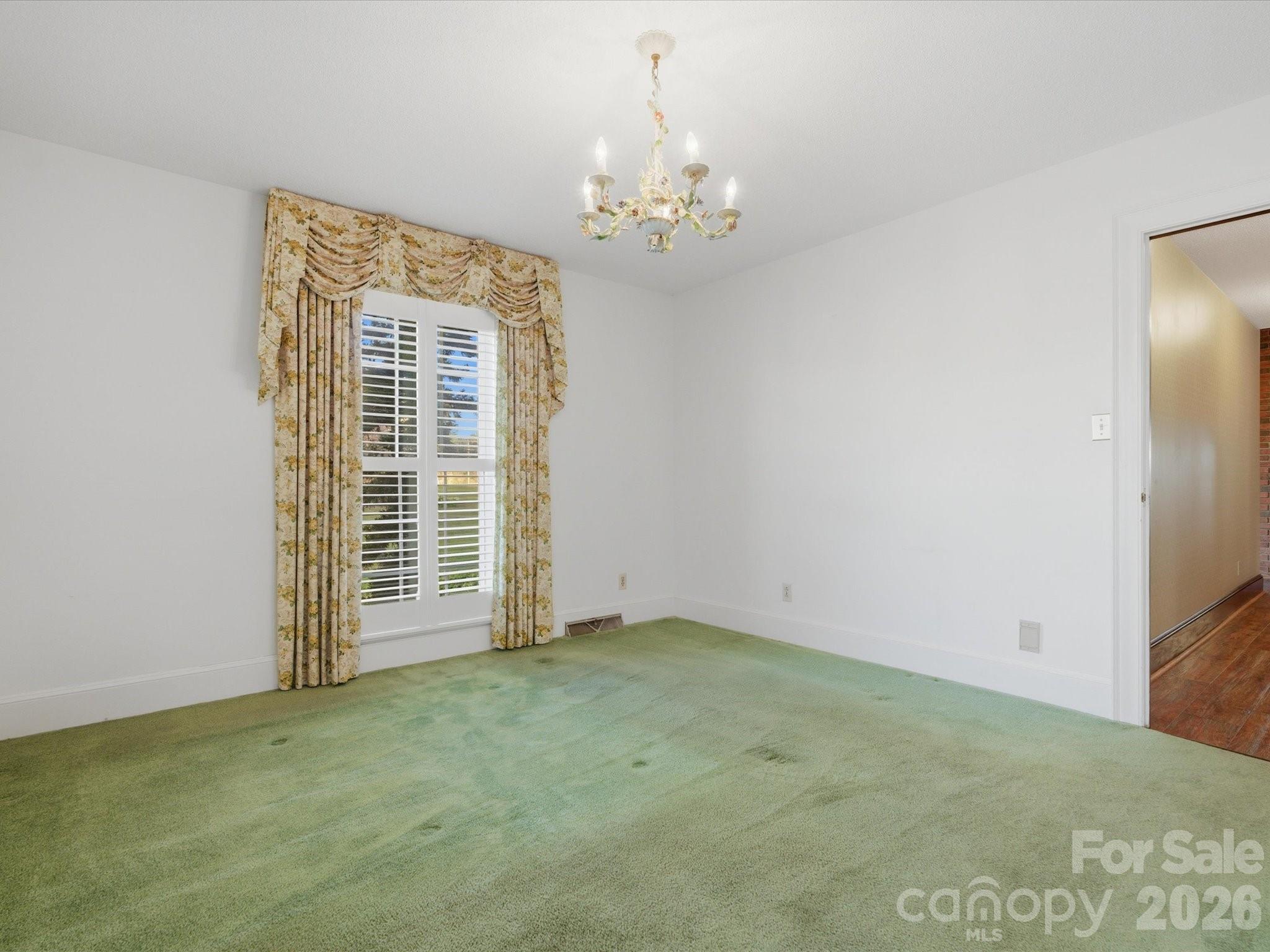 7591 Charlotte Highway — York