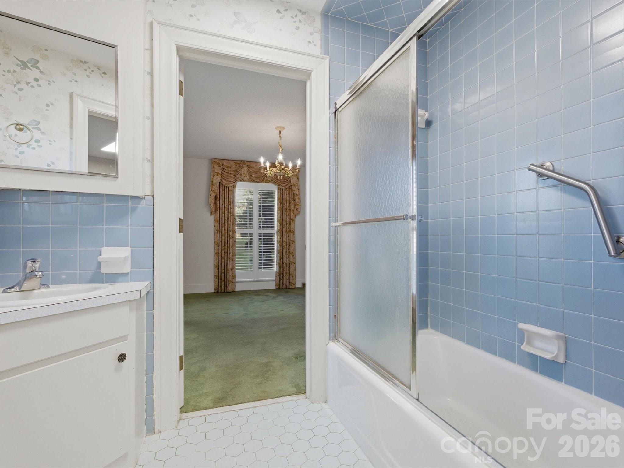 7591 Charlotte Highway — York