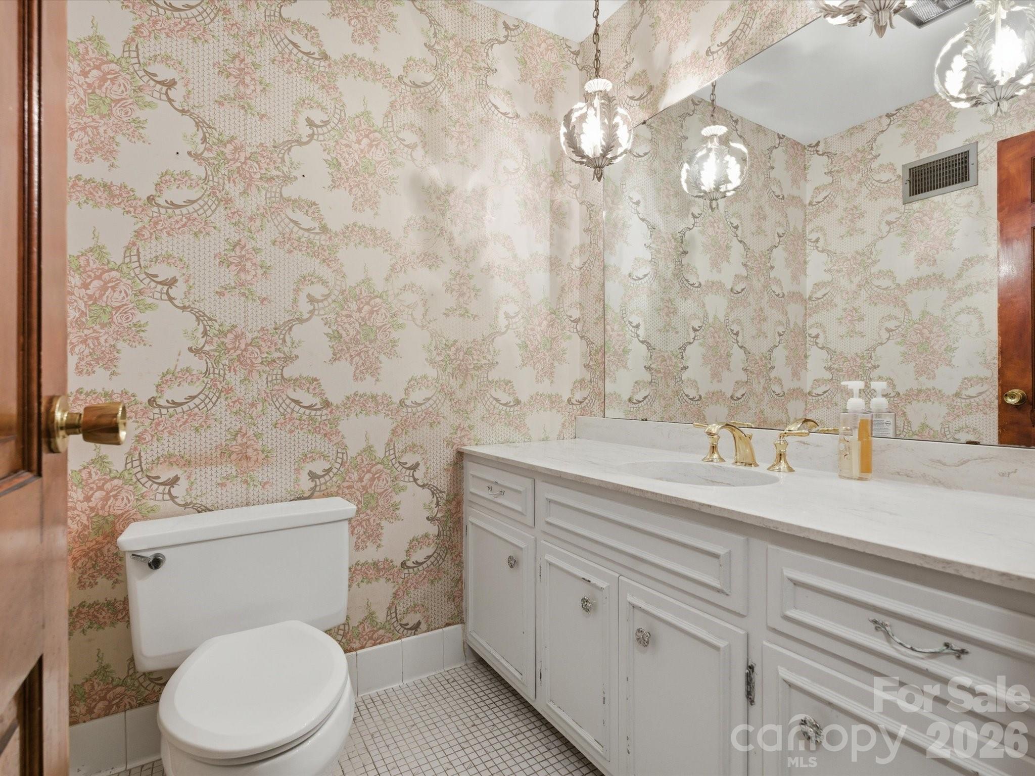 7591 Charlotte Highway — York