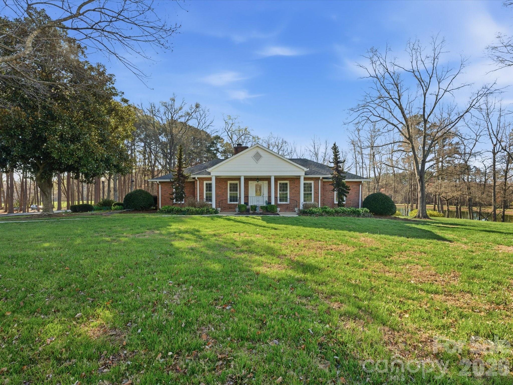 7591 Charlotte Highway — York