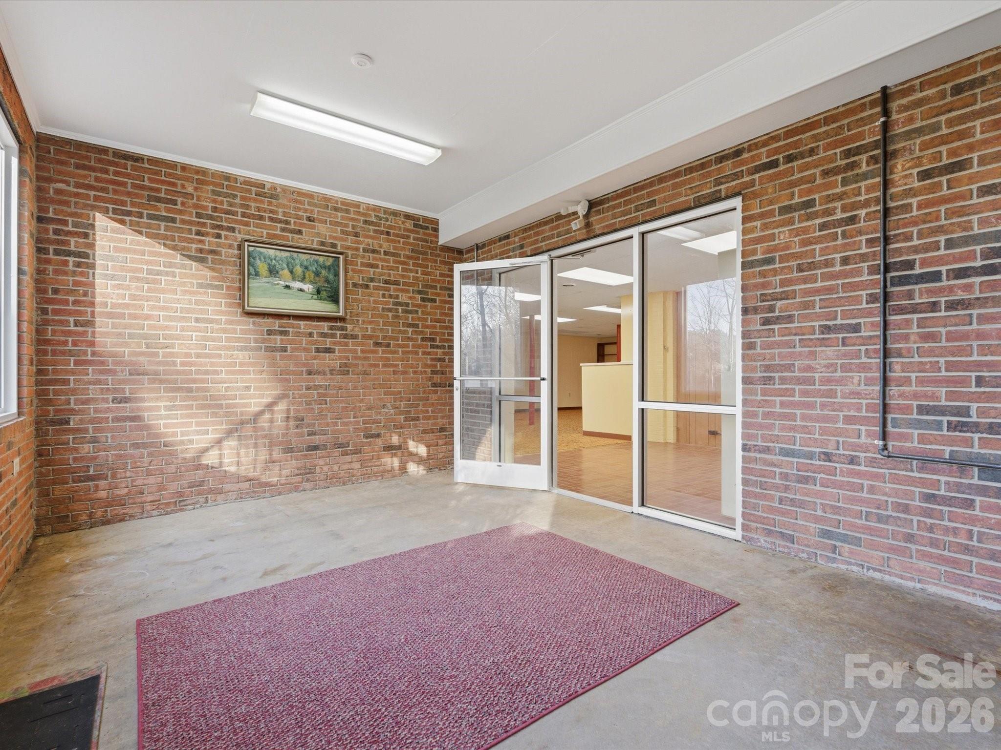 7591 Charlotte Highway — York