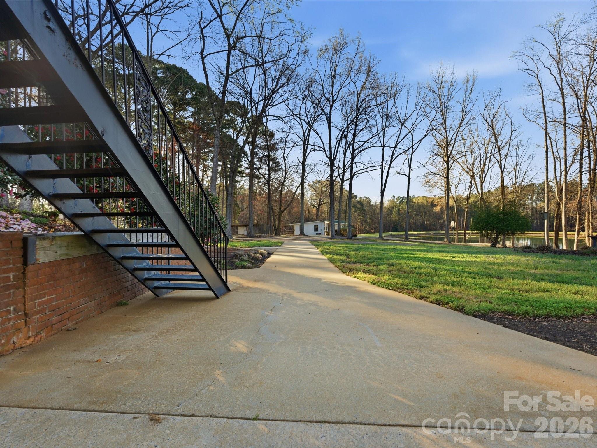 7591 Charlotte Highway — York