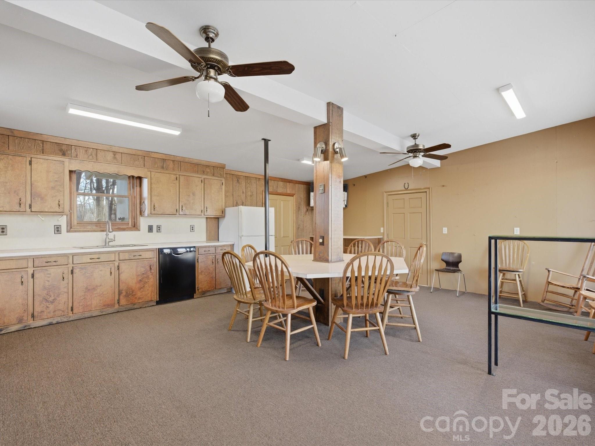 7591 Charlotte Highway — York