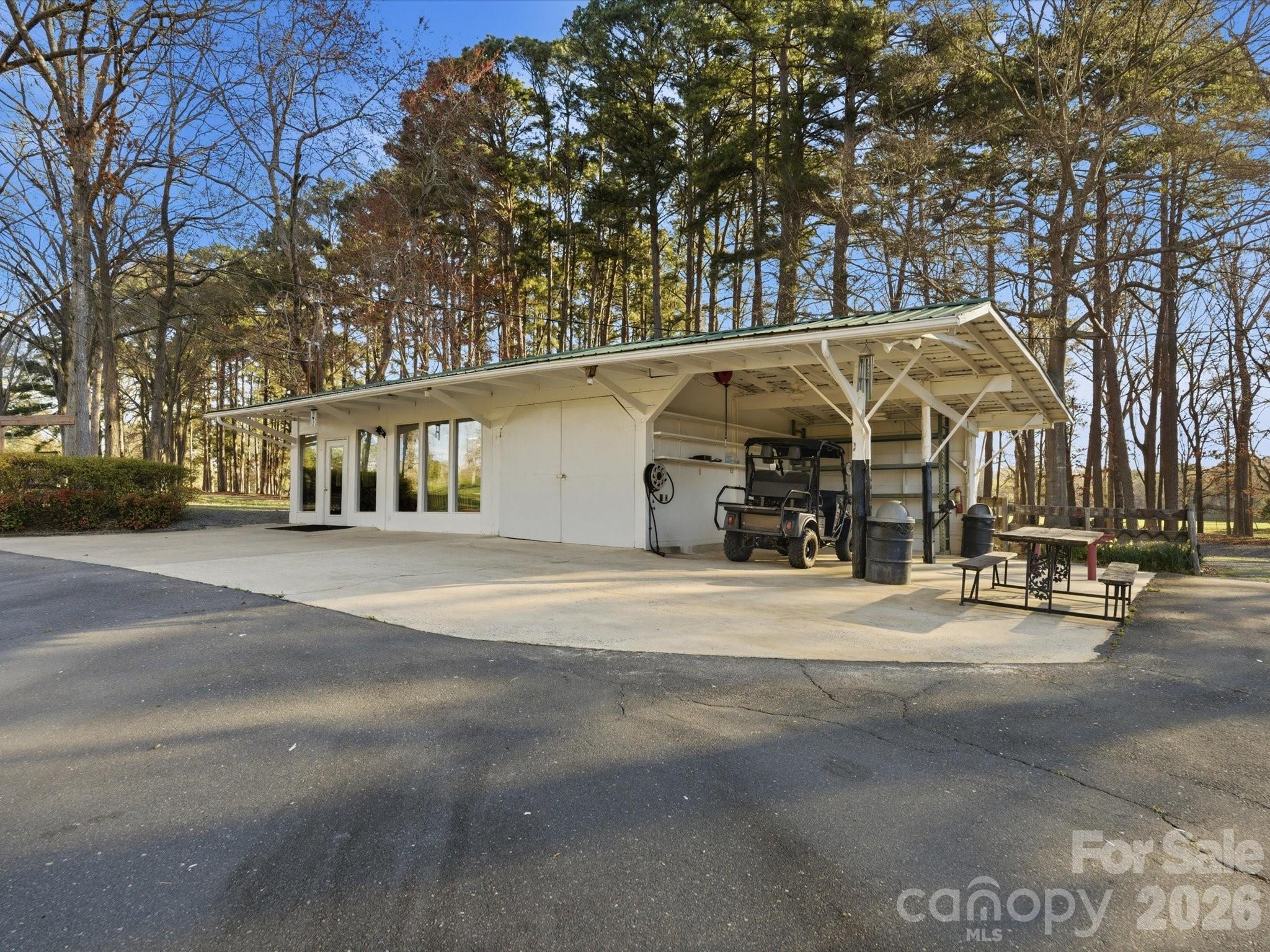 7591 Charlotte Highway — York