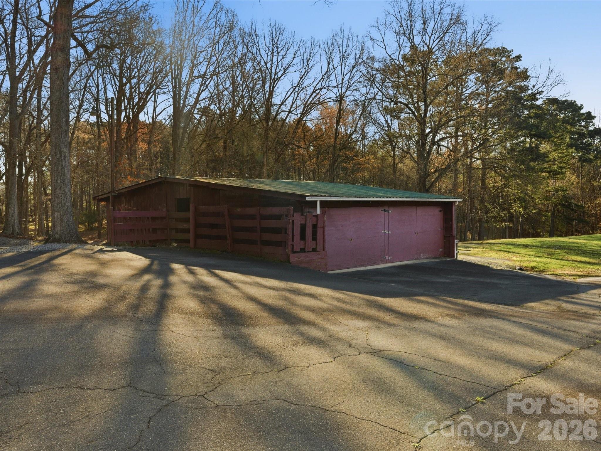 7591 Charlotte Highway — York