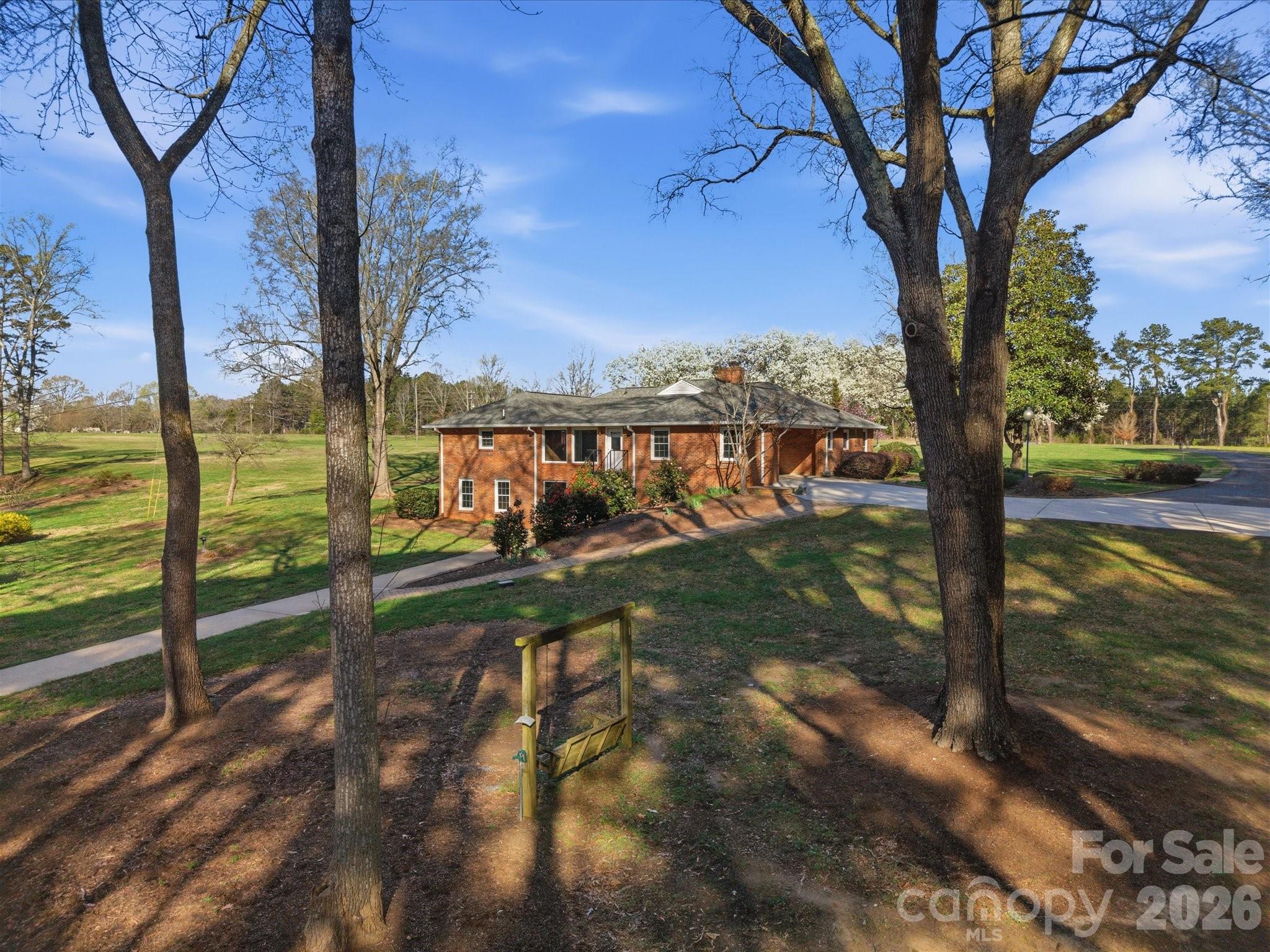 7591 Charlotte Highway — York