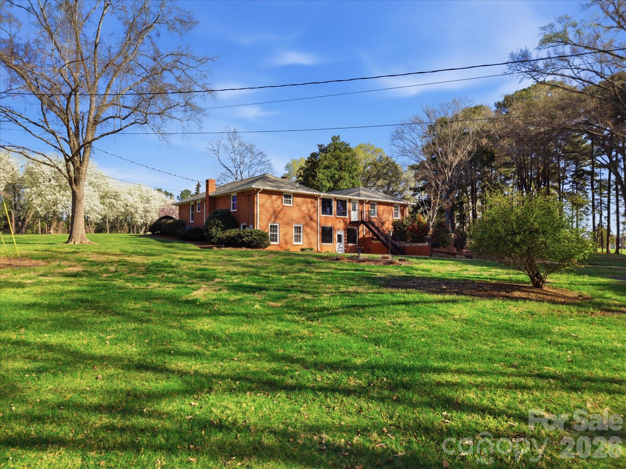7591 Charlotte Highway — York