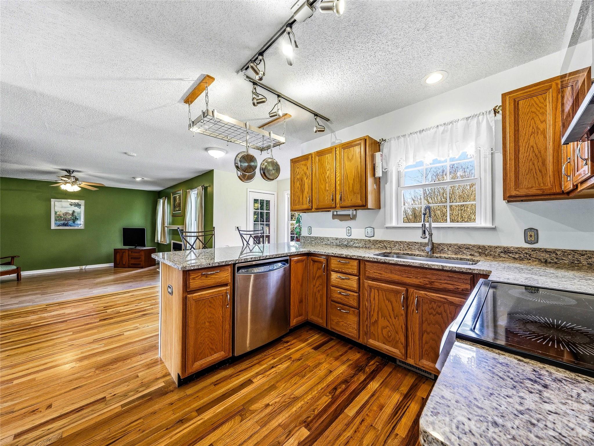 61 Rolling Hills Road — Mills River