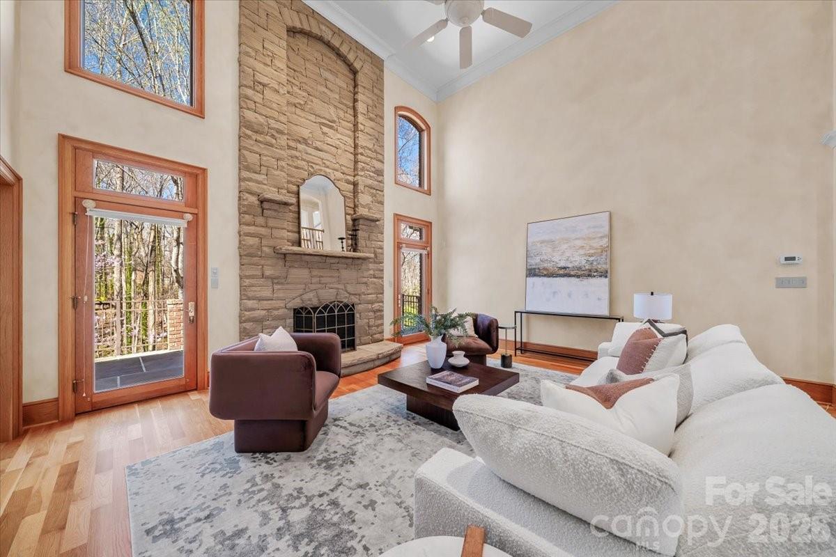 1043 Rolling Green Drive — Newton